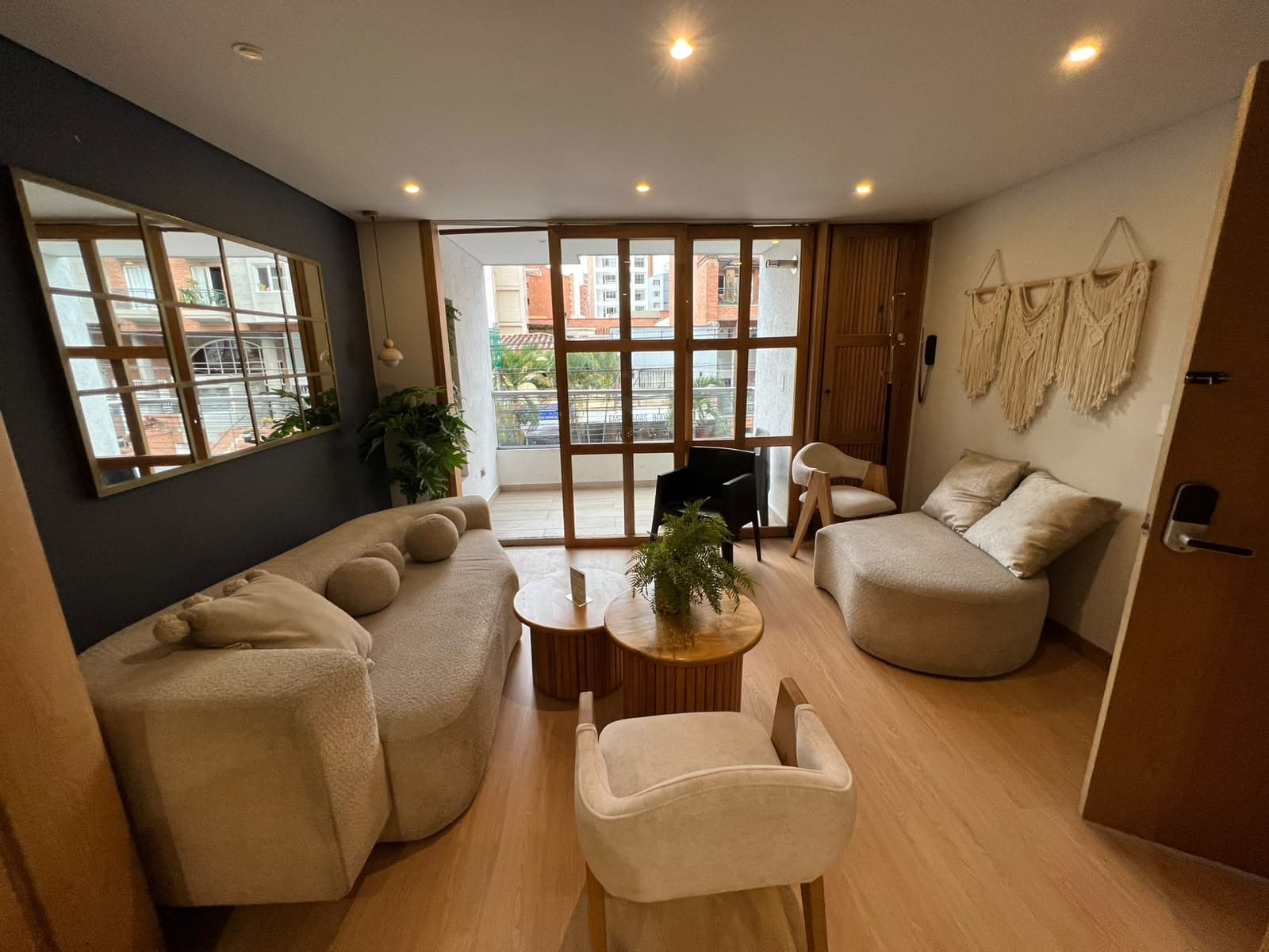Apartamento en arriendo en Santa Teresita, Laureles, Medellín — foto 4 de 16