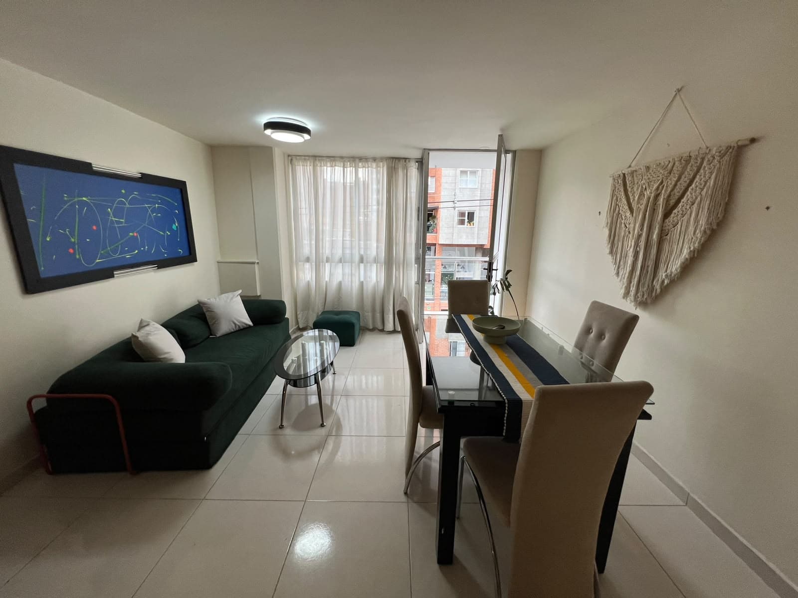 Apartamento en arriendo en Santa Teresita, Laureles, Medellín — foto 1 de 14