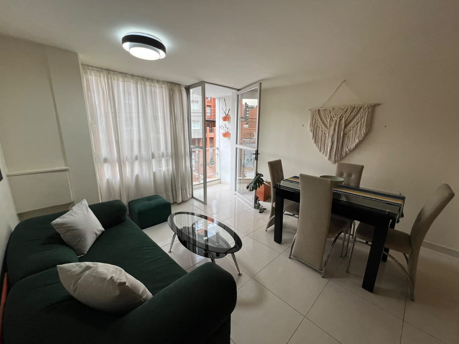 Apartamento en arriendo en Santa Teresita, Laureles, Medellín — foto 2 de 14