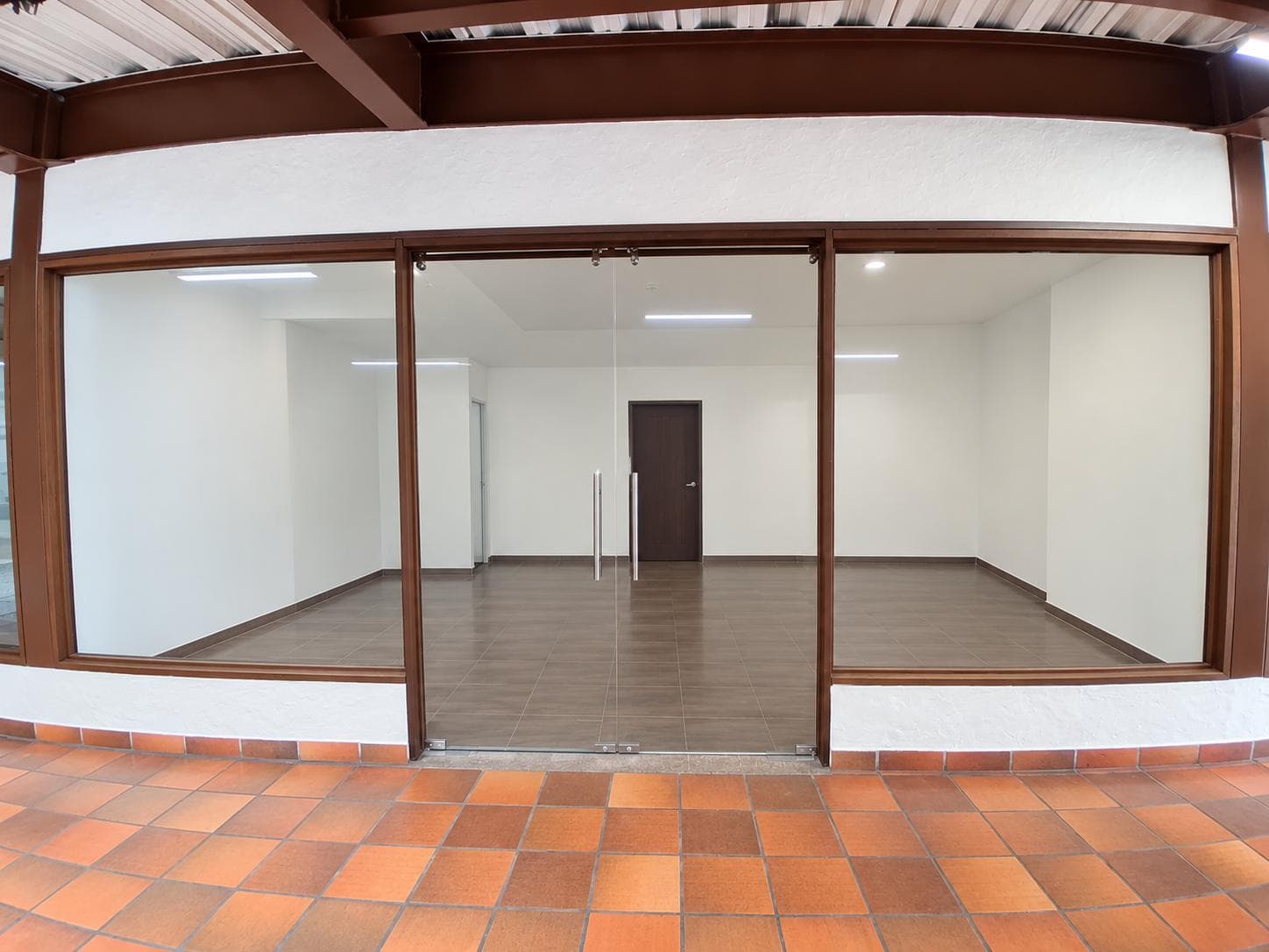 Local en arriendo en El Retiro — foto 1 de 12