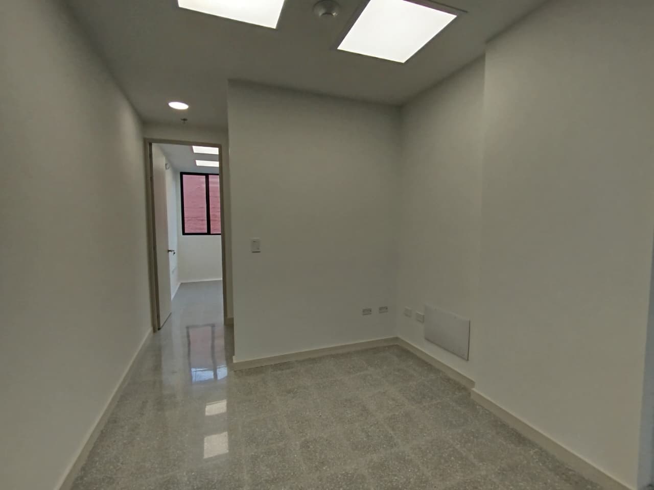Oficina en arriendo en Estadio, Laureles, Medellín — foto 3 de 12