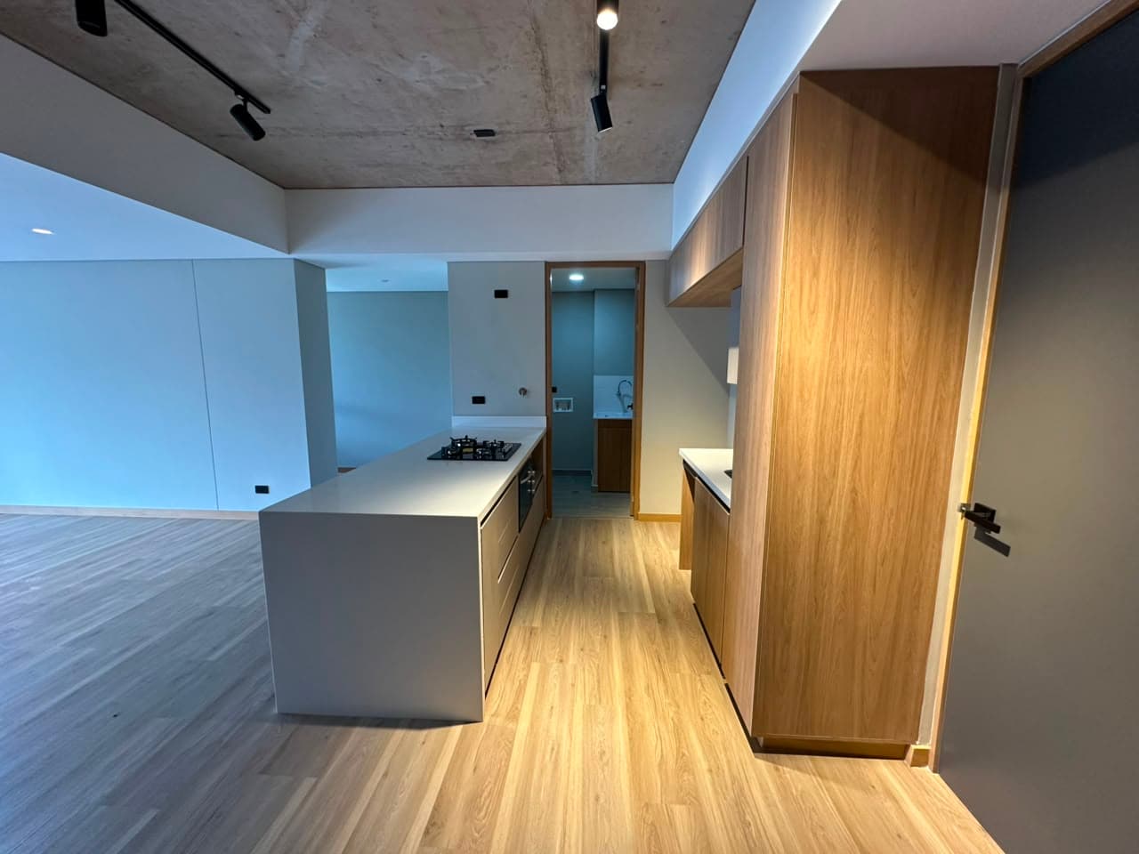 Apartamento en arriendo en Loma de las Brujas, Envigado — foto 4 de 19
