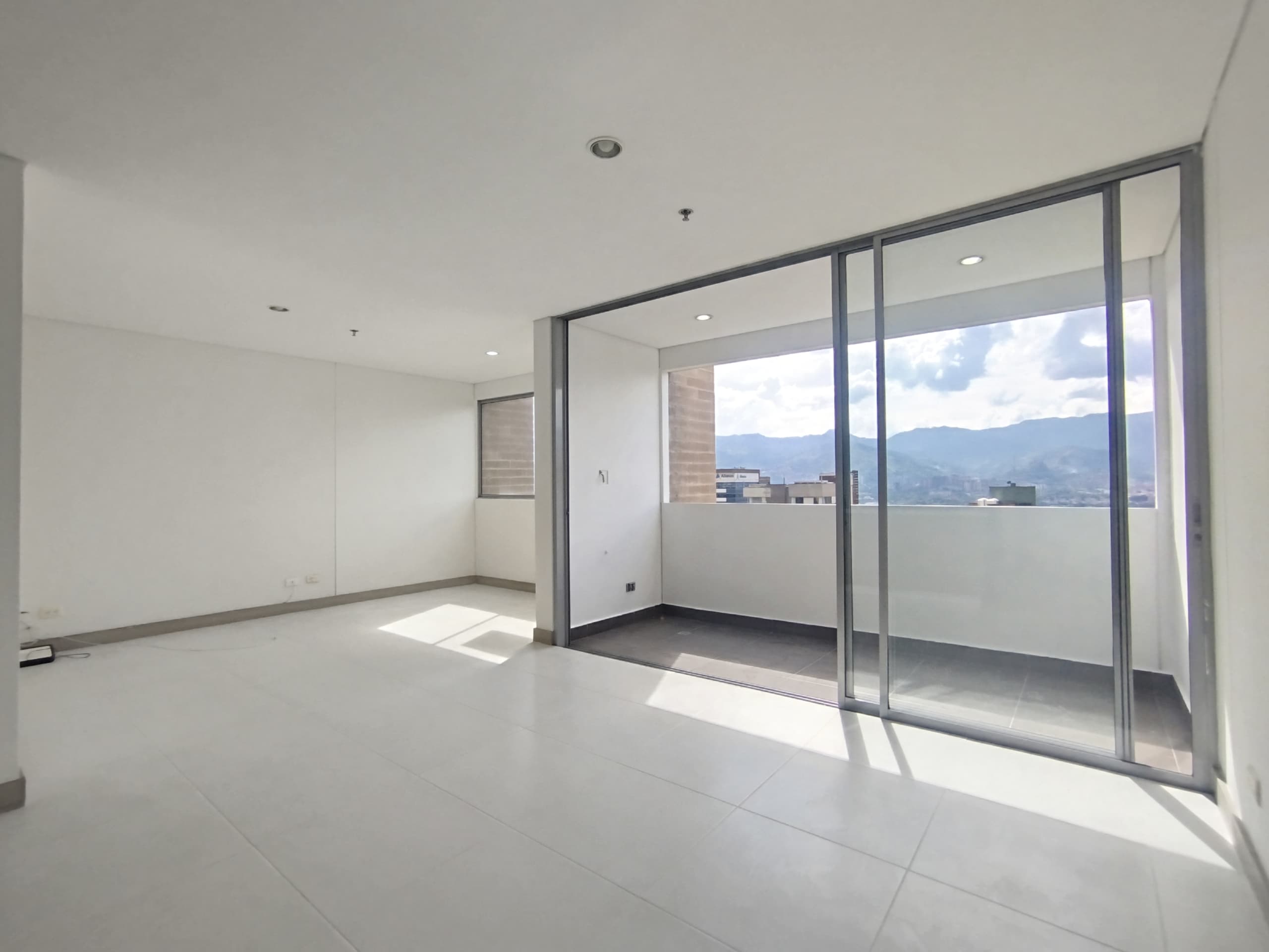 Apartamento en arriendo en Castropol, Poblado, Medellín — foto 2 de 20