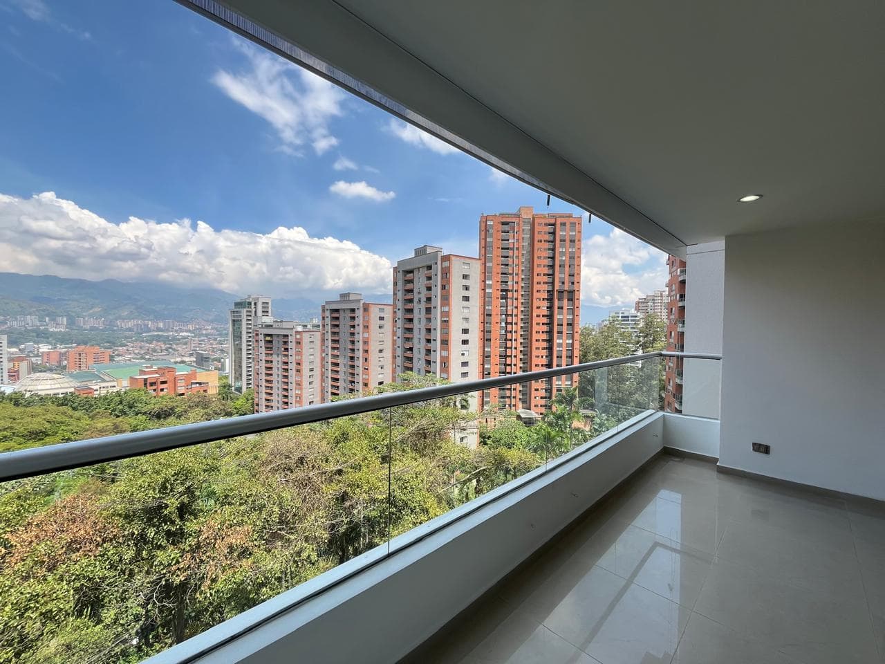 Apartamento en arriendo en Los Balsos, Poblado, Medellín — foto 3 de 20