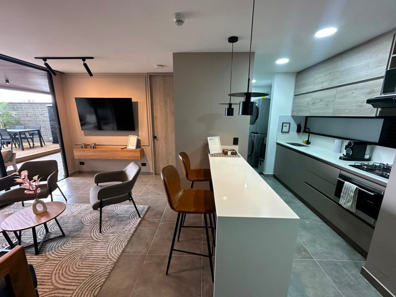 Apartamento en arriendo en Loma del Escobero, Envigado — foto 1 de 15