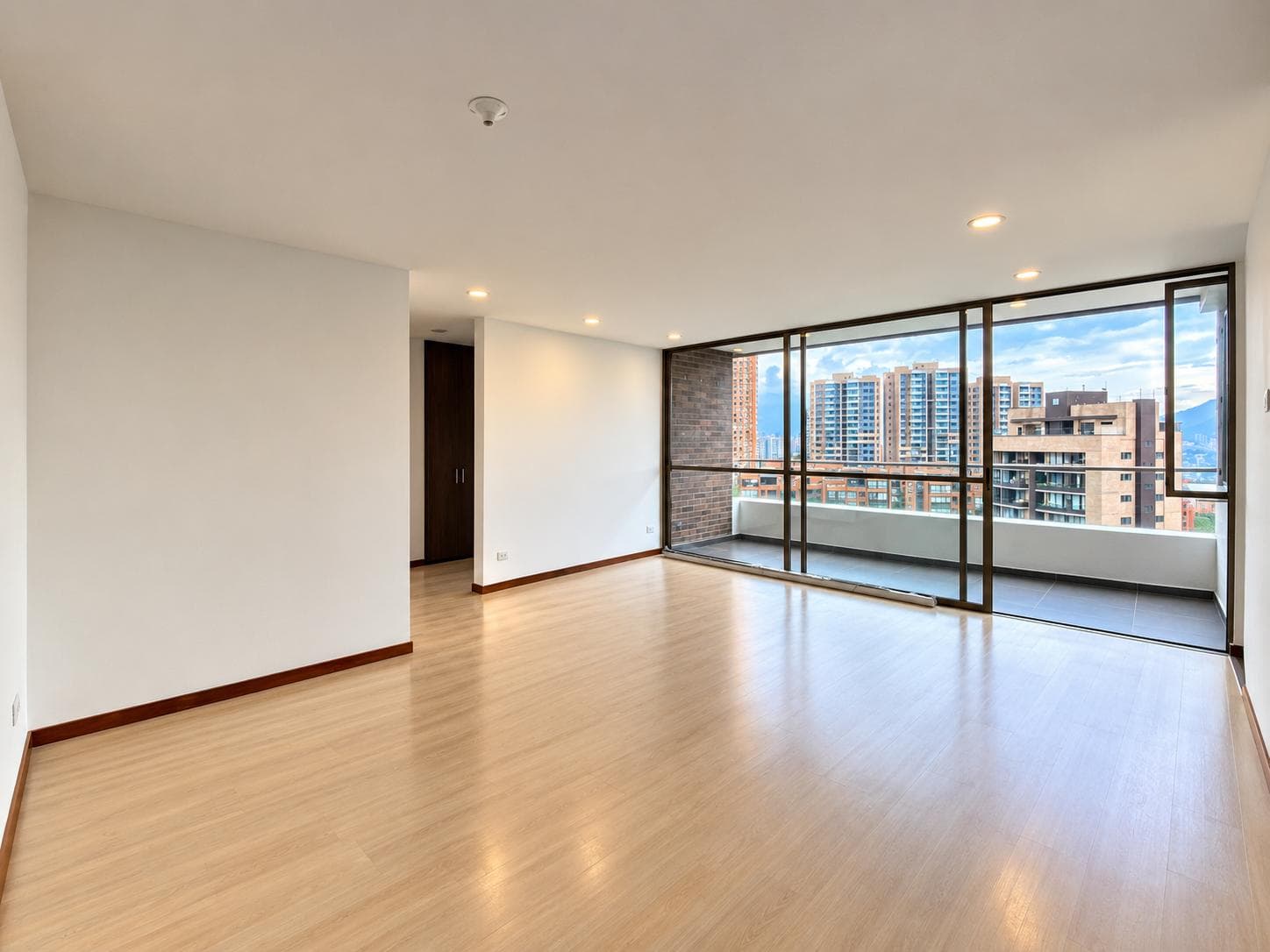 Apartamento en arriendo en Los Balsos, Poblado, Medellín — foto 1 de 17
