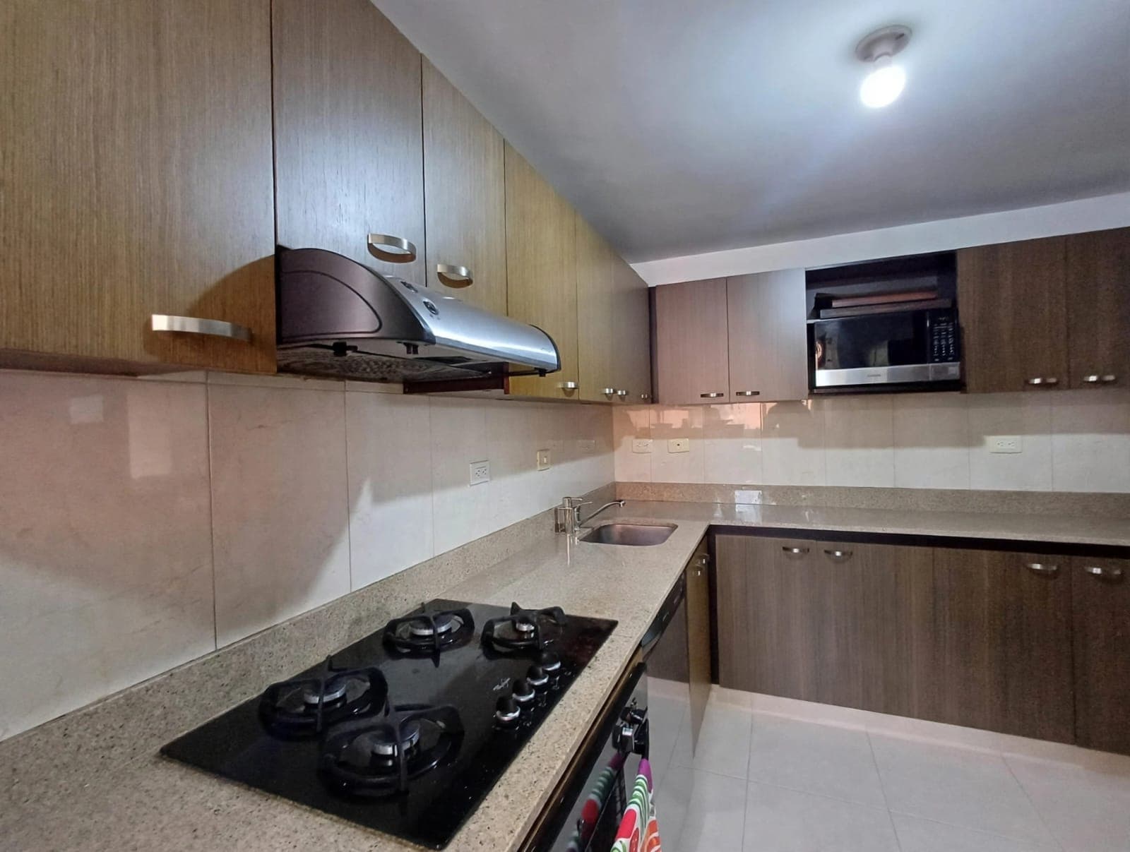 Apartamento en arriendo en Loma Benedictinos, Envigado — foto 1 de 17