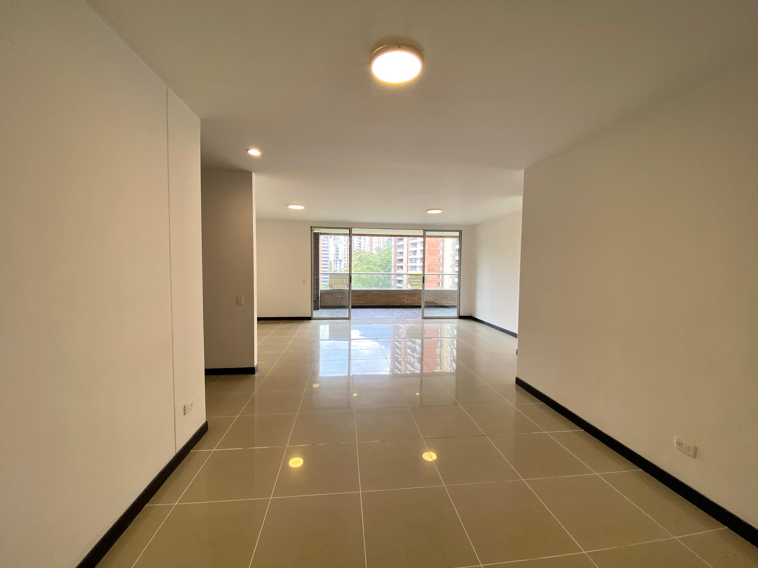 Apartamento en arriendo en Las Santas, Poblado, Medellín — foto 4 de 20