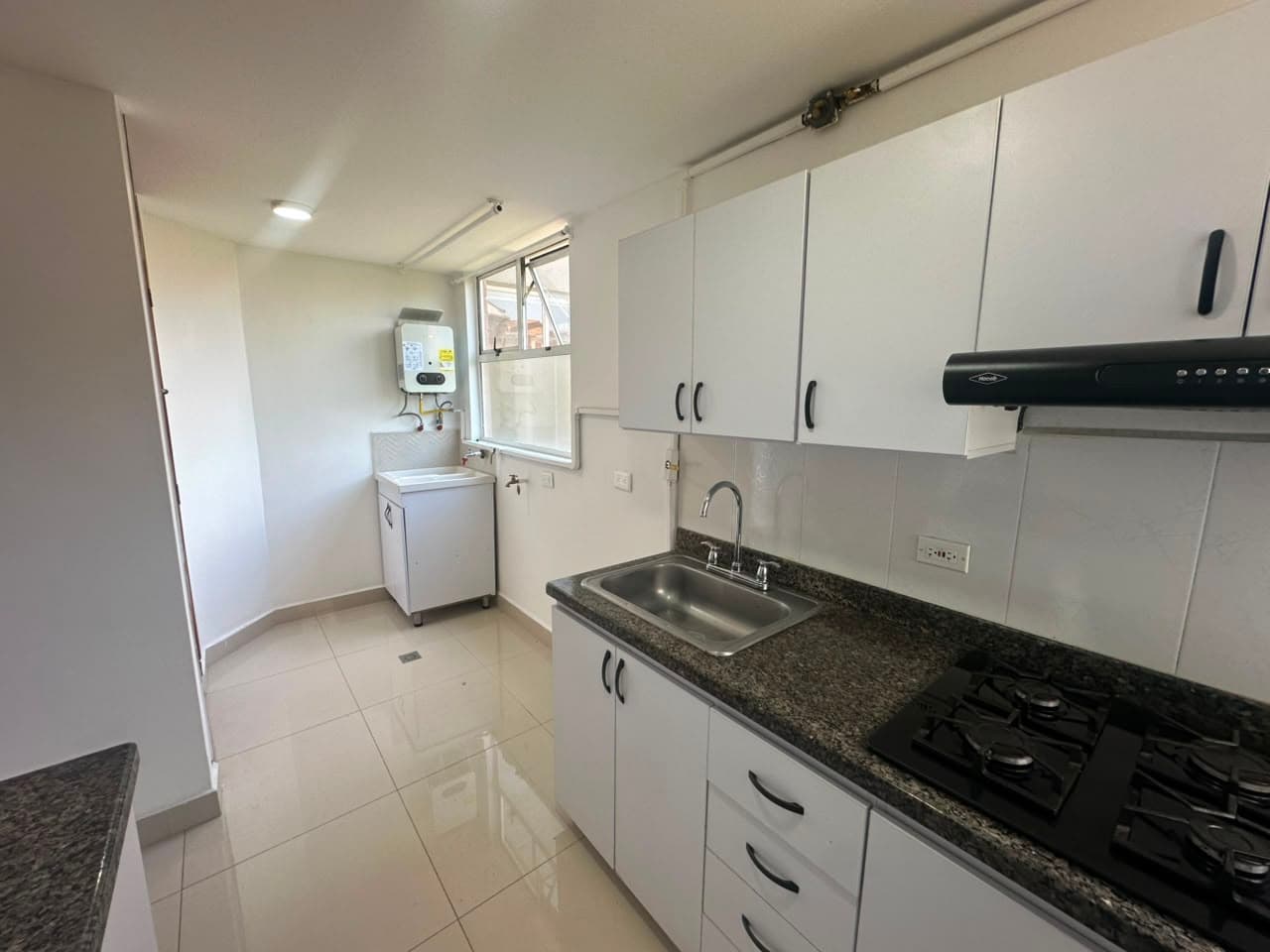 Apartamento en arriendo en Camino Verde, Envigado — foto 2 de 17