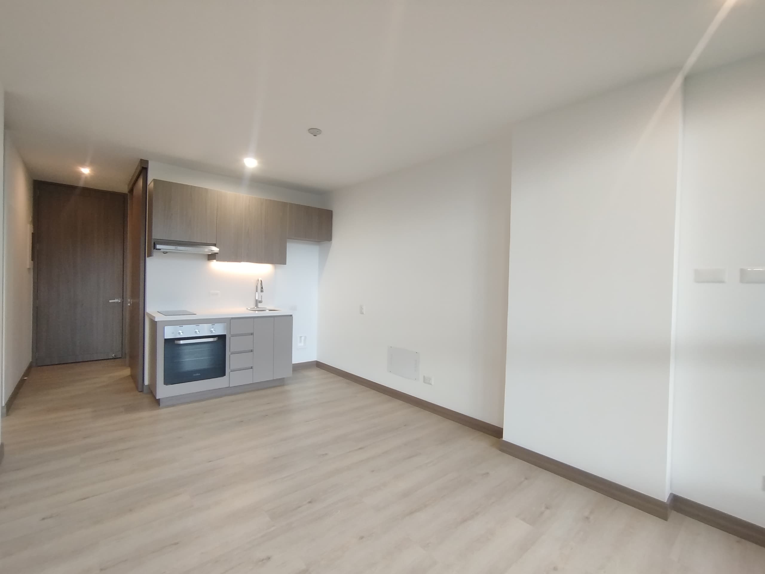 Apartamento en arriendo en Transversal Superior, Poblado, Medellín — foto 3 de 17