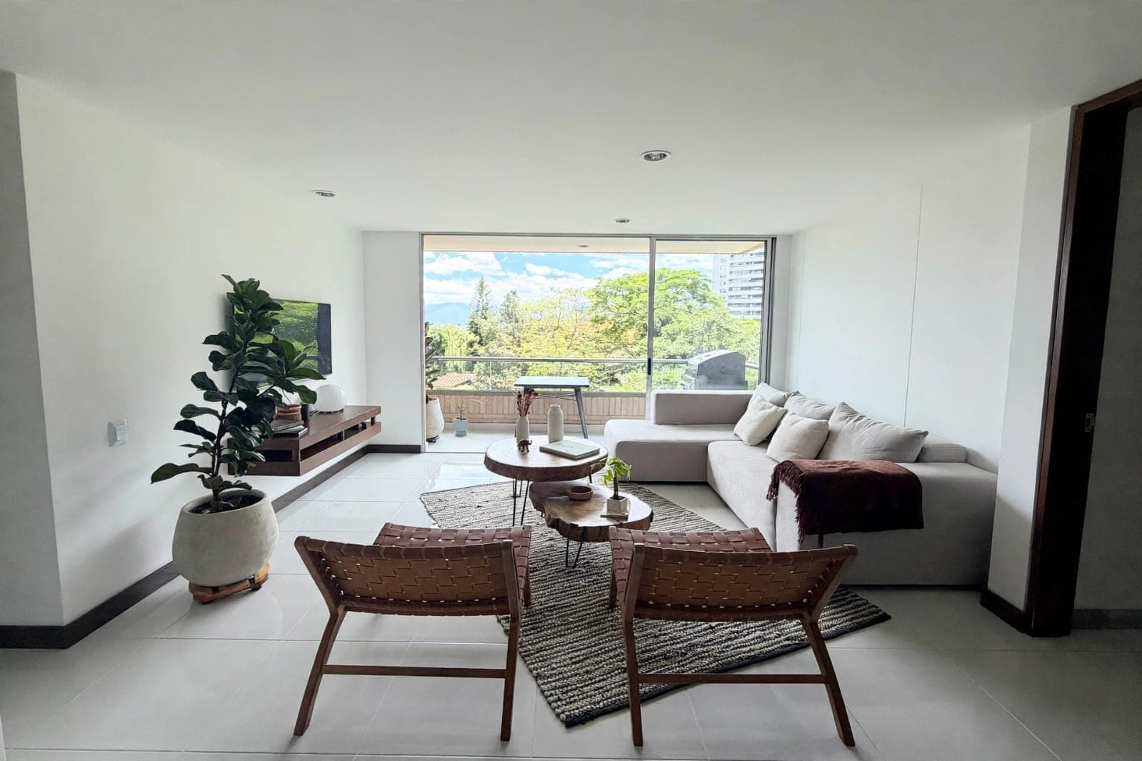 Apartamento en arriendo en Loma del Esmeraldal, Envigado — foto 1 de 15