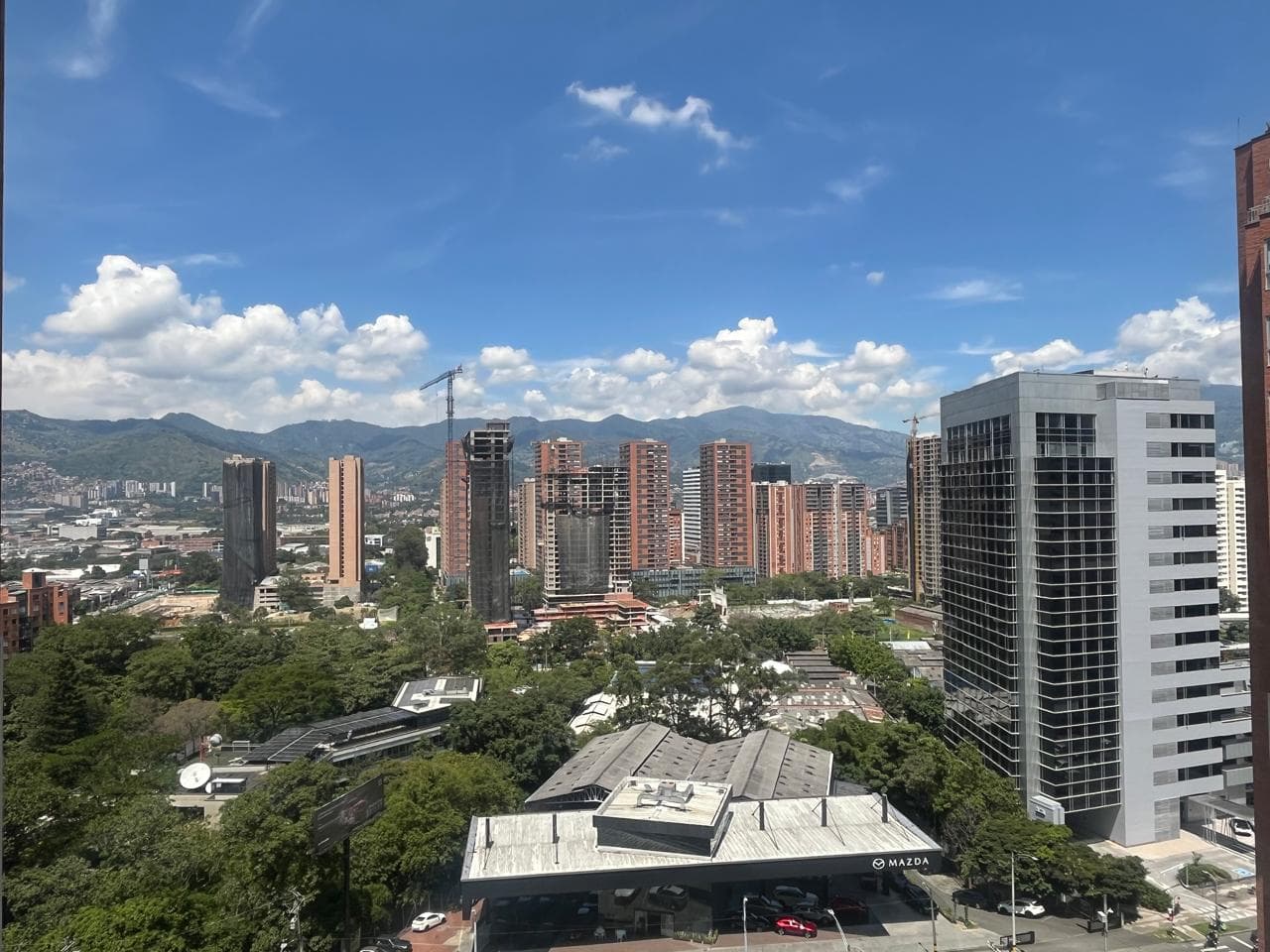 Apartamento en arriendo en Castropol, Poblado, Medellín — foto 2 de 20