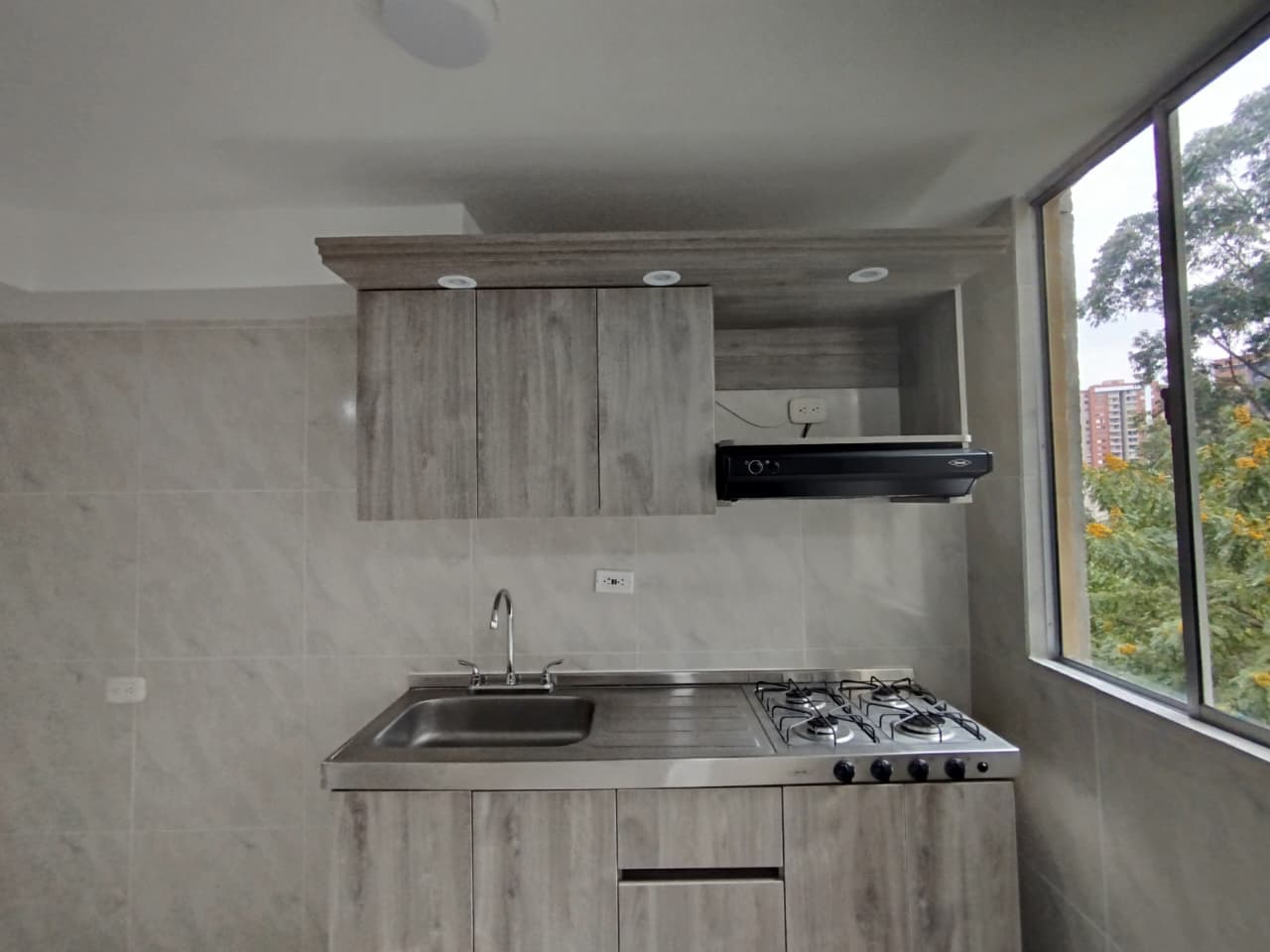 Apartamento en arriendo en Loma de los Bernal, Belen, Medellín — foto 3 de 16
