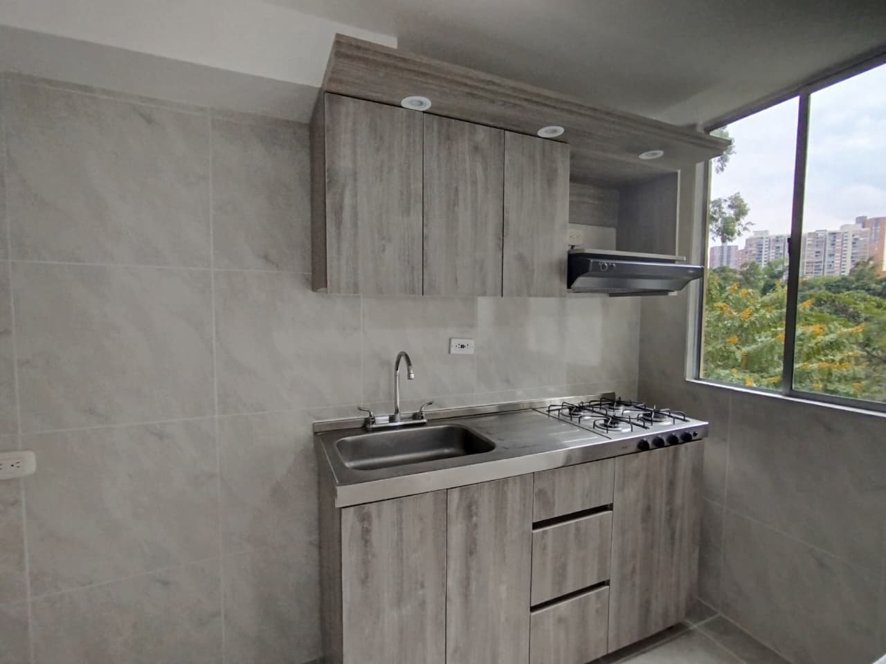 Apartamento en arriendo en Loma de los Bernal, Belen, Medellín — foto 4 de 16