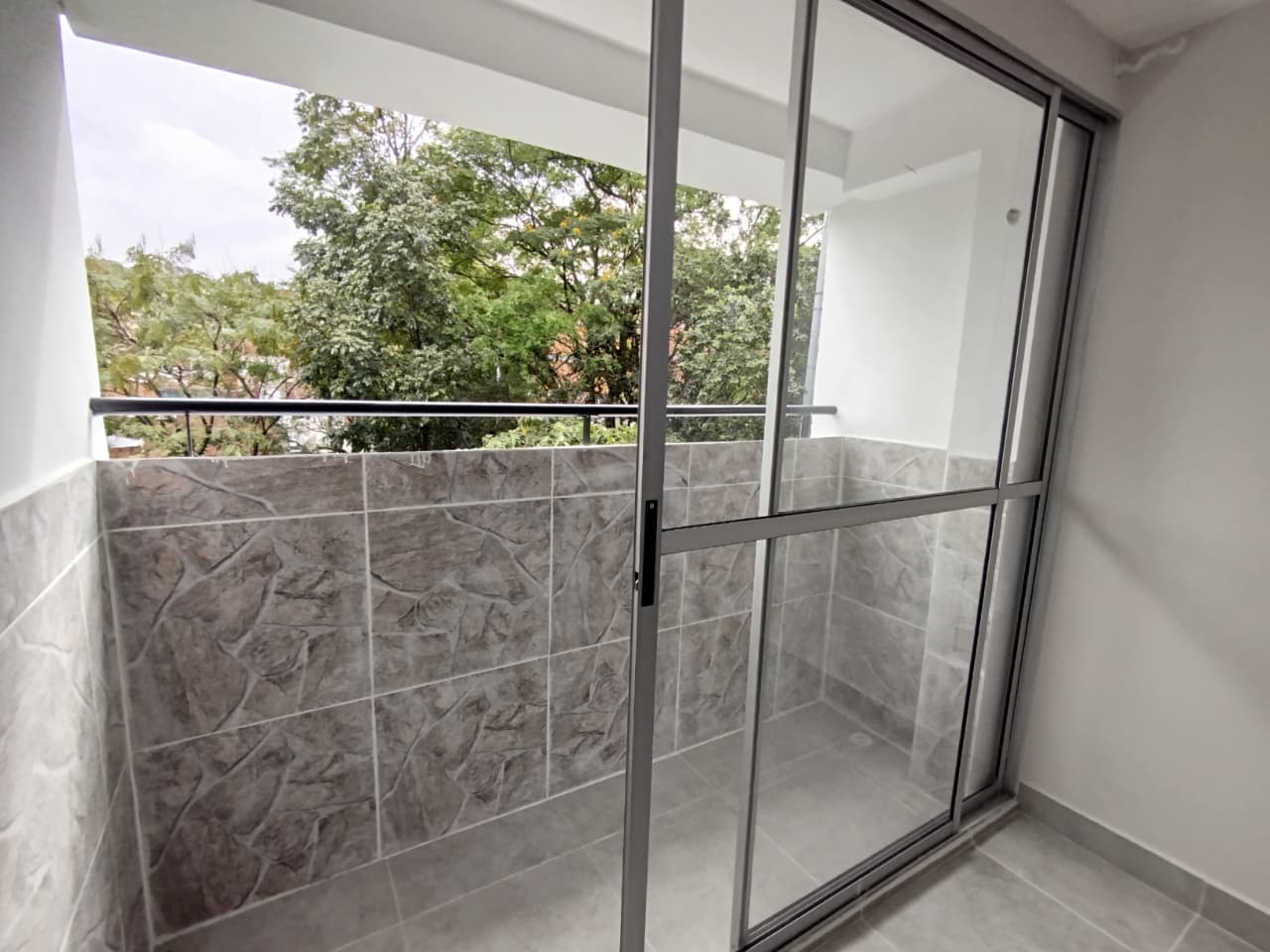 Apartamento en arriendo en Loma de los Bernal, Belen, Medellín — foto 5 de 16