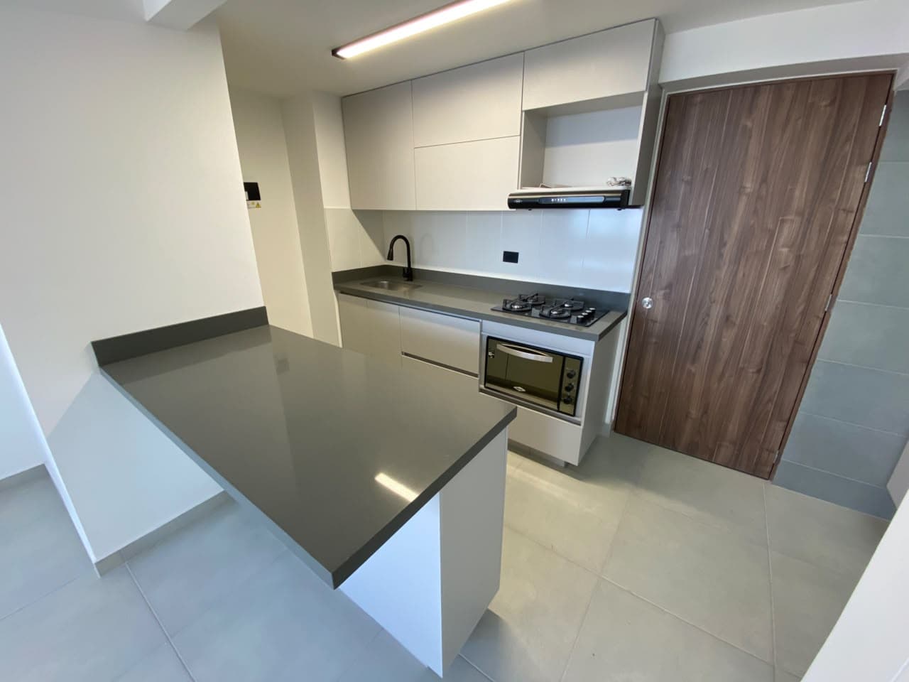 Apartamento en arriendo en Maria Auxiliadora, Sabaneta — foto 1 de 17