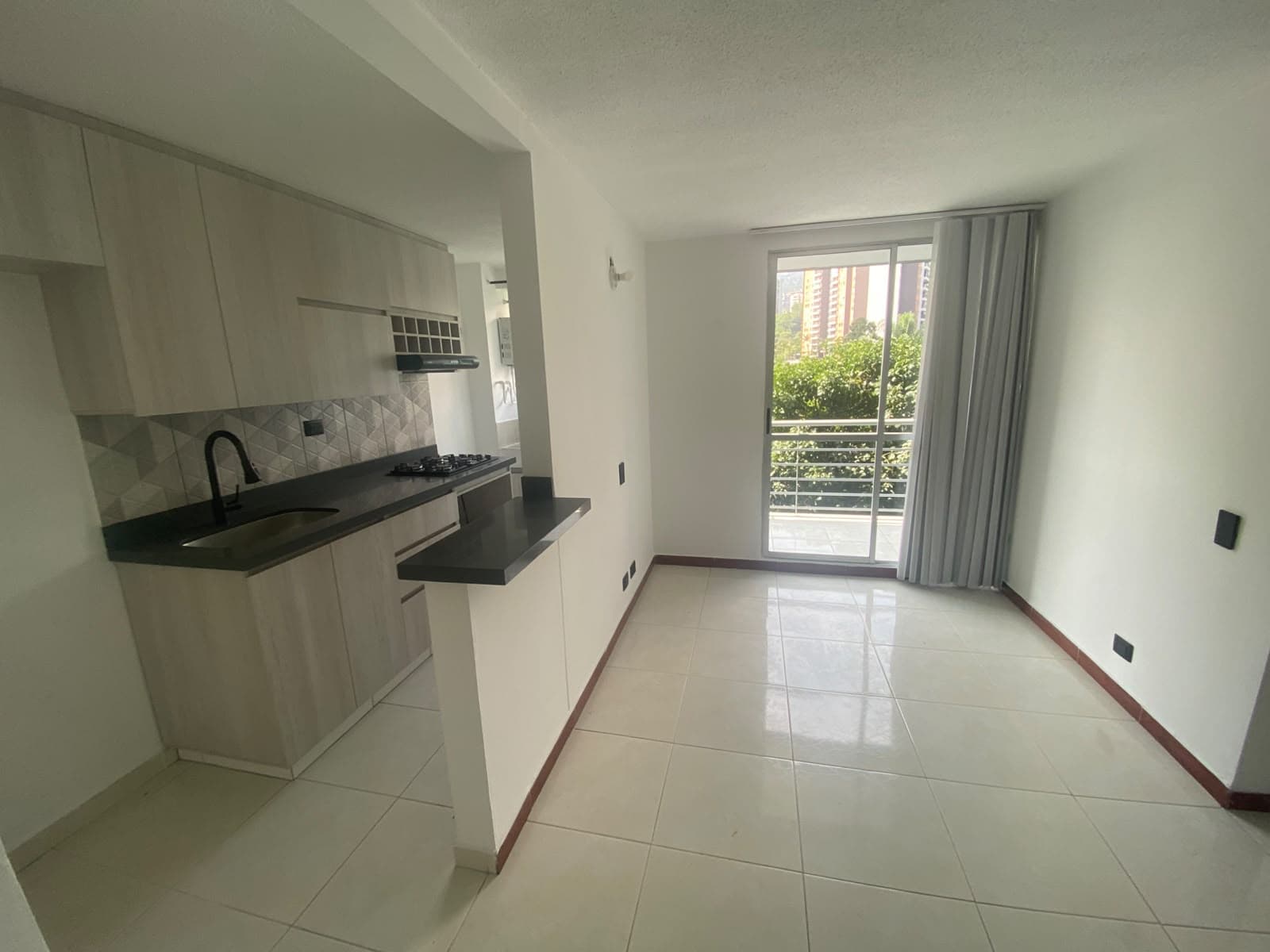 Apartamento en arriendo en Loma de los Bernal, Belen, Medellín — foto 1 de 17