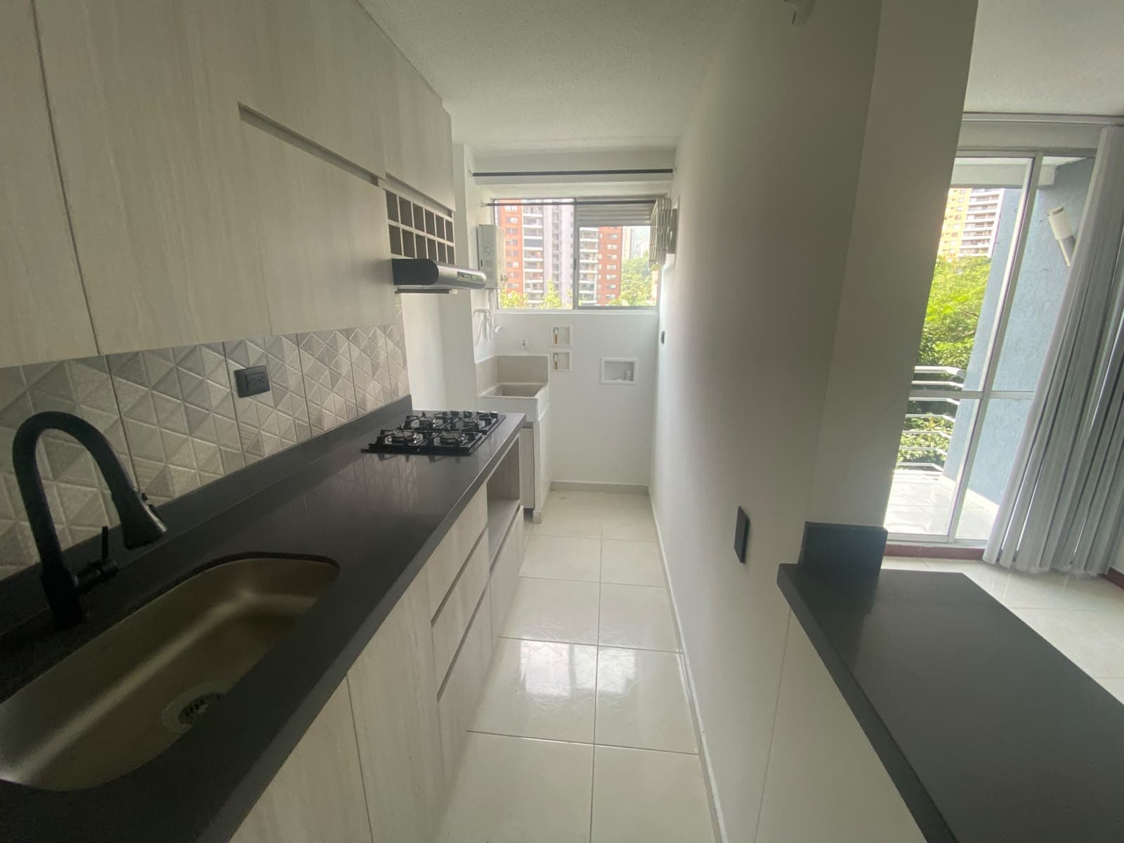 Apartamento en arriendo en Loma de los Bernal, Belen, Medellín — foto 2 de 17