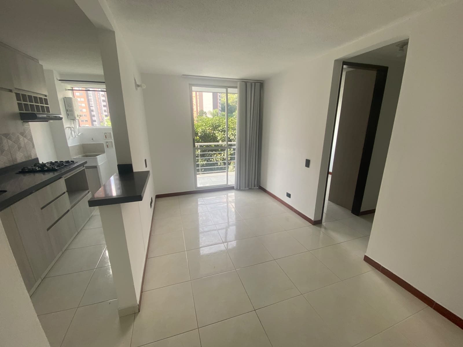 Apartamento en arriendo en Loma de los Bernal, Belen, Medellín — foto 4 de 17