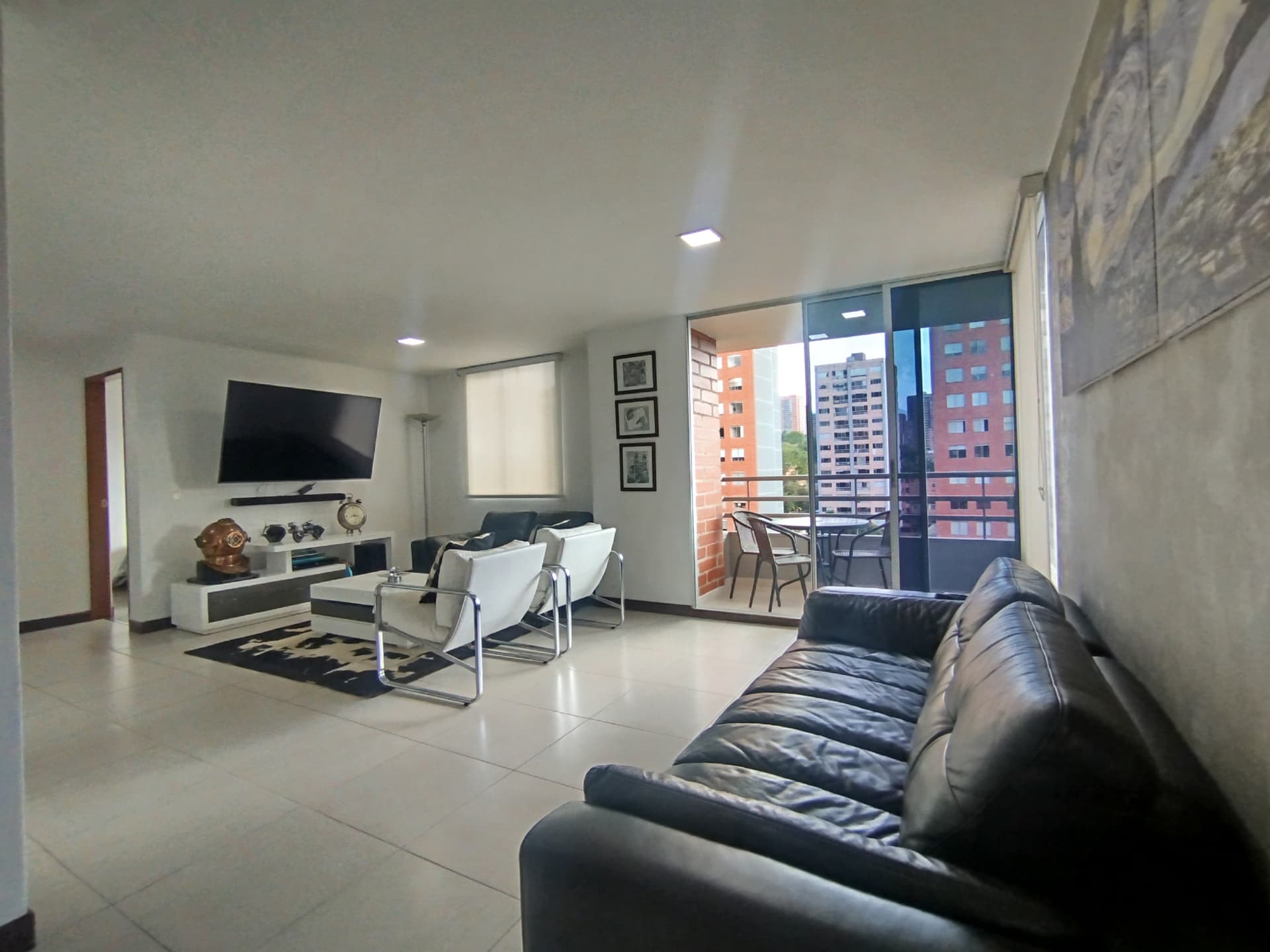 Apartamento en arriendo en Transversal Inferior, Poblado, Medellín — foto 1 de 19
