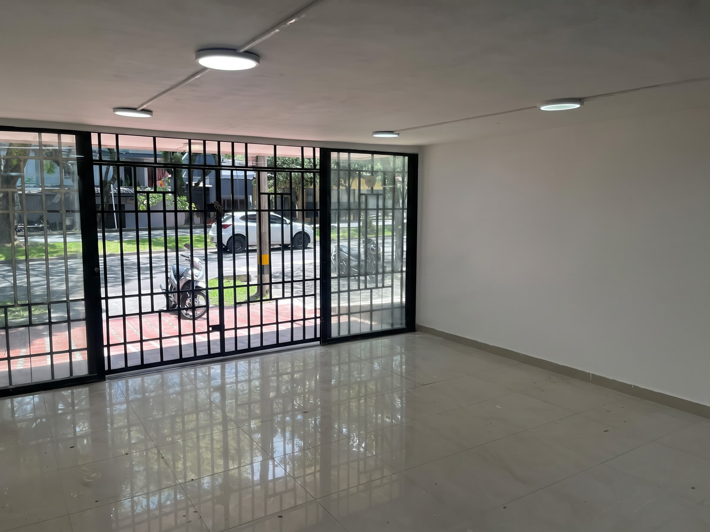 Local en arriendo en Belen, Medellín — foto 1 de 12