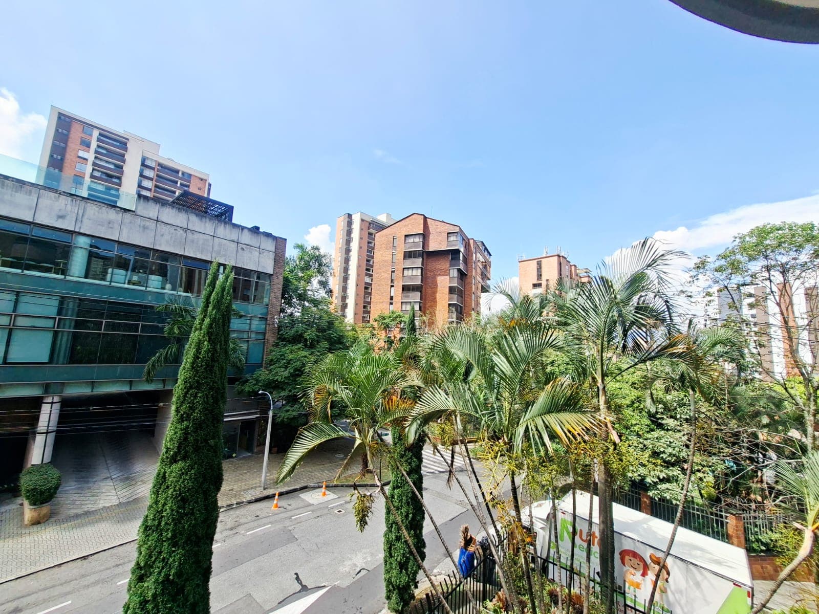 Apartamento en arriendo en Castropol, Poblado, Medellín — foto 1 de 20