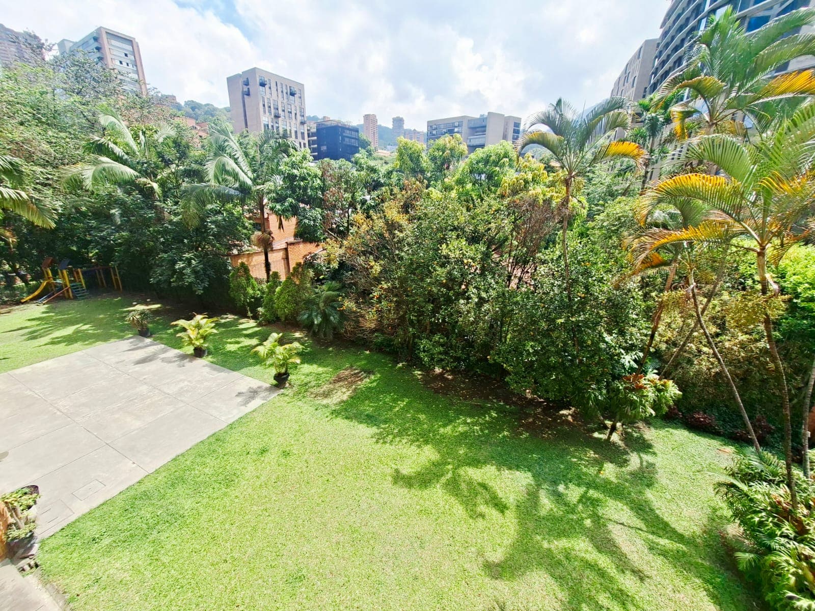 Apartamento en arriendo en Castropol, Poblado, Medellín — foto 2 de 20