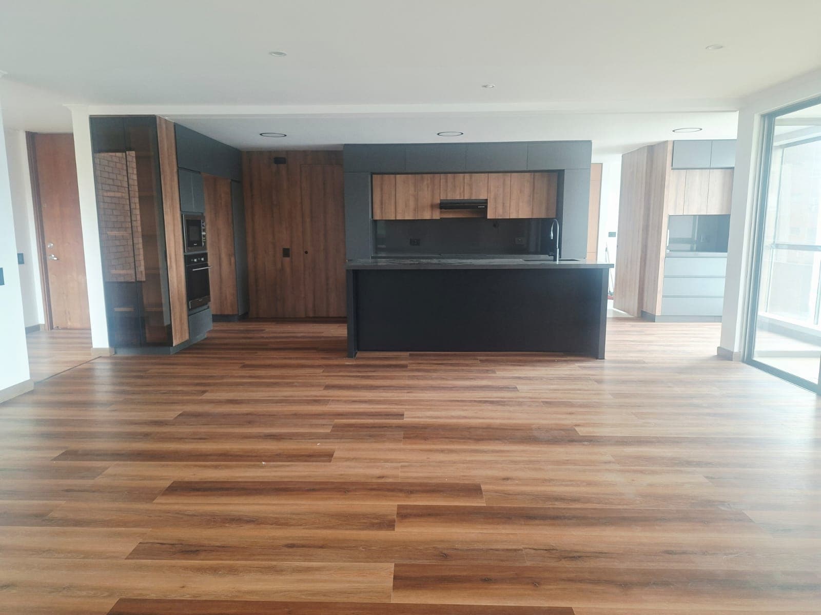 Apartamento en arriendo en La Calera, Poblado, Medellín — foto 1 de 20
