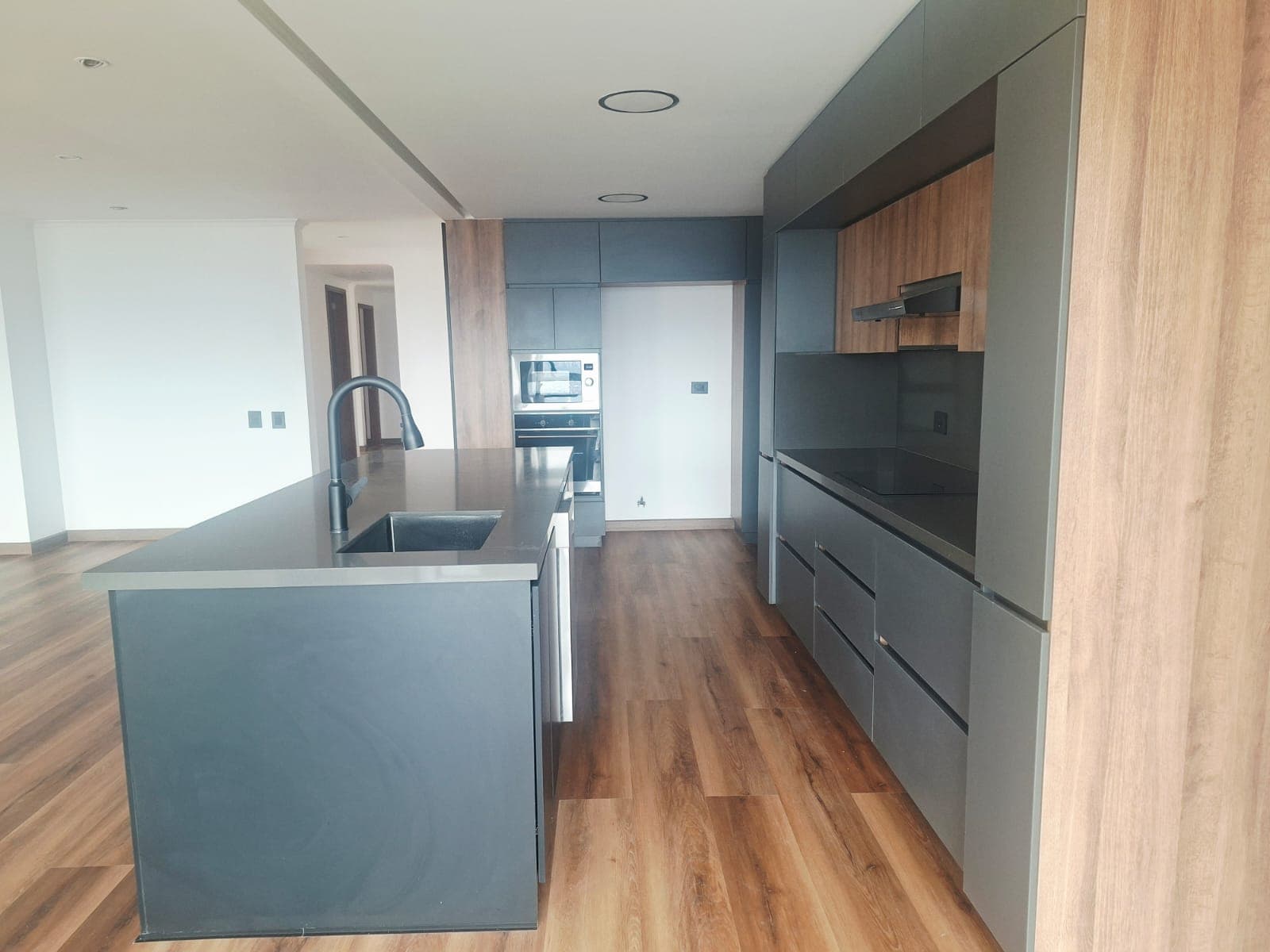 Apartamento en arriendo en La Calera, Poblado, Medellín — foto 2 de 20