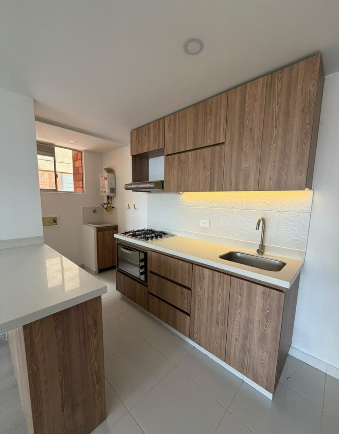 Apartamento en arriendo en El Carmelo, Sabaneta — foto 1 de 20