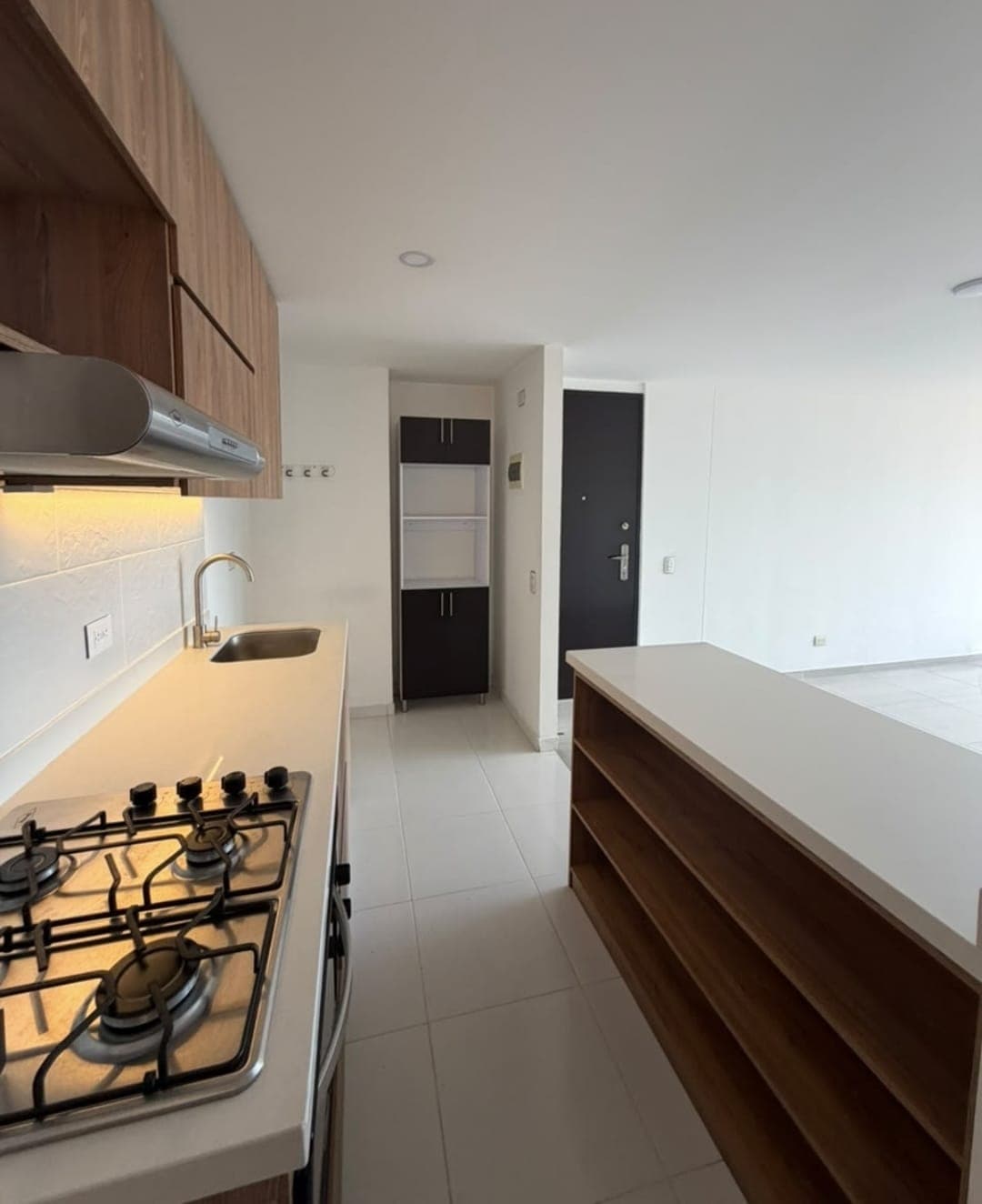 Apartamento en arriendo en El Carmelo, Sabaneta — foto 2 de 20