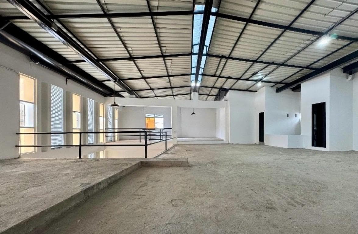 Bodega en arriendo en Guayabal, Belen, Medellín — foto 1 de 17