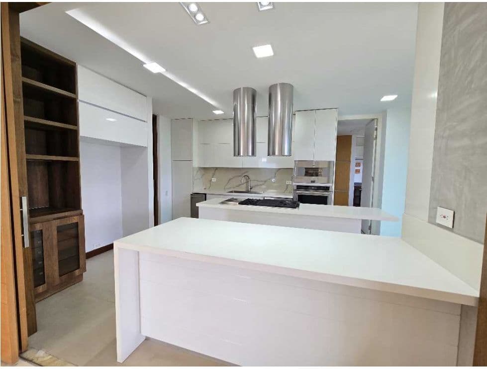 Apartamento en arriendo en San Lucas, Poblado, Medellín — foto 1 de 13