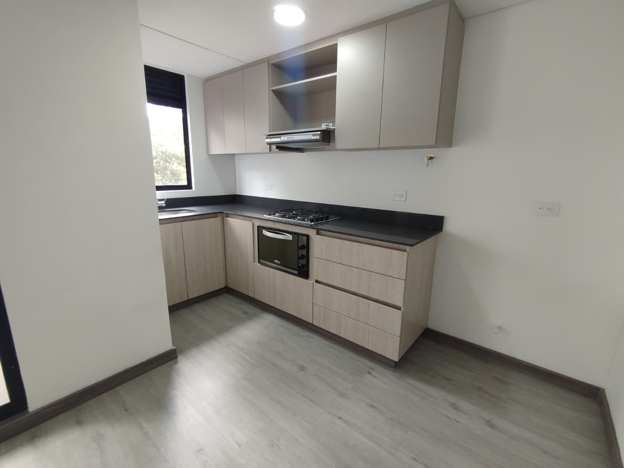 Apartamento en arriendo en Las Palmas M, Poblado, Medellín — foto 3 de 16