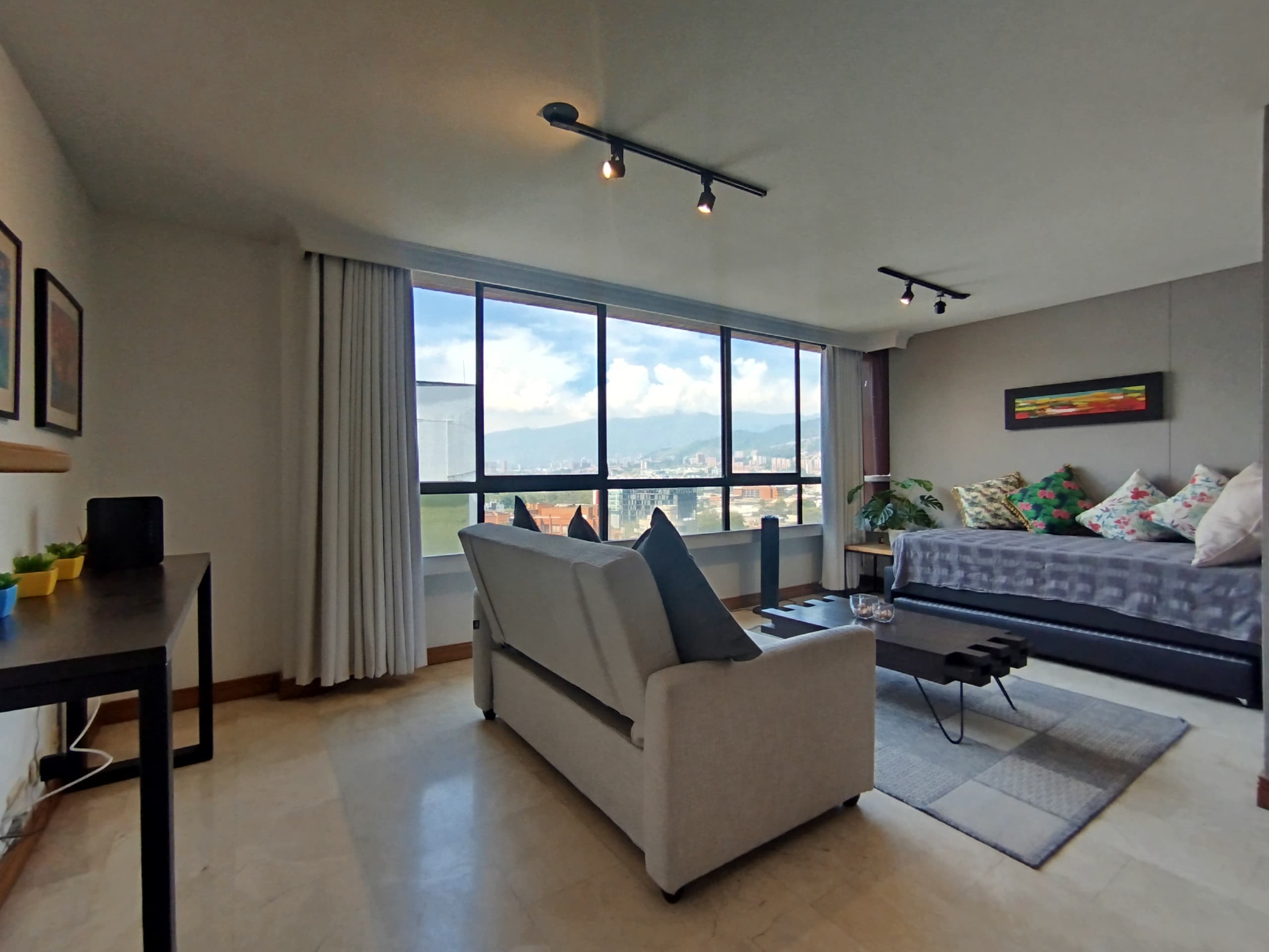 Apartamento en arriendo en Oviedo, Poblado, Medellín — foto 2 de 16