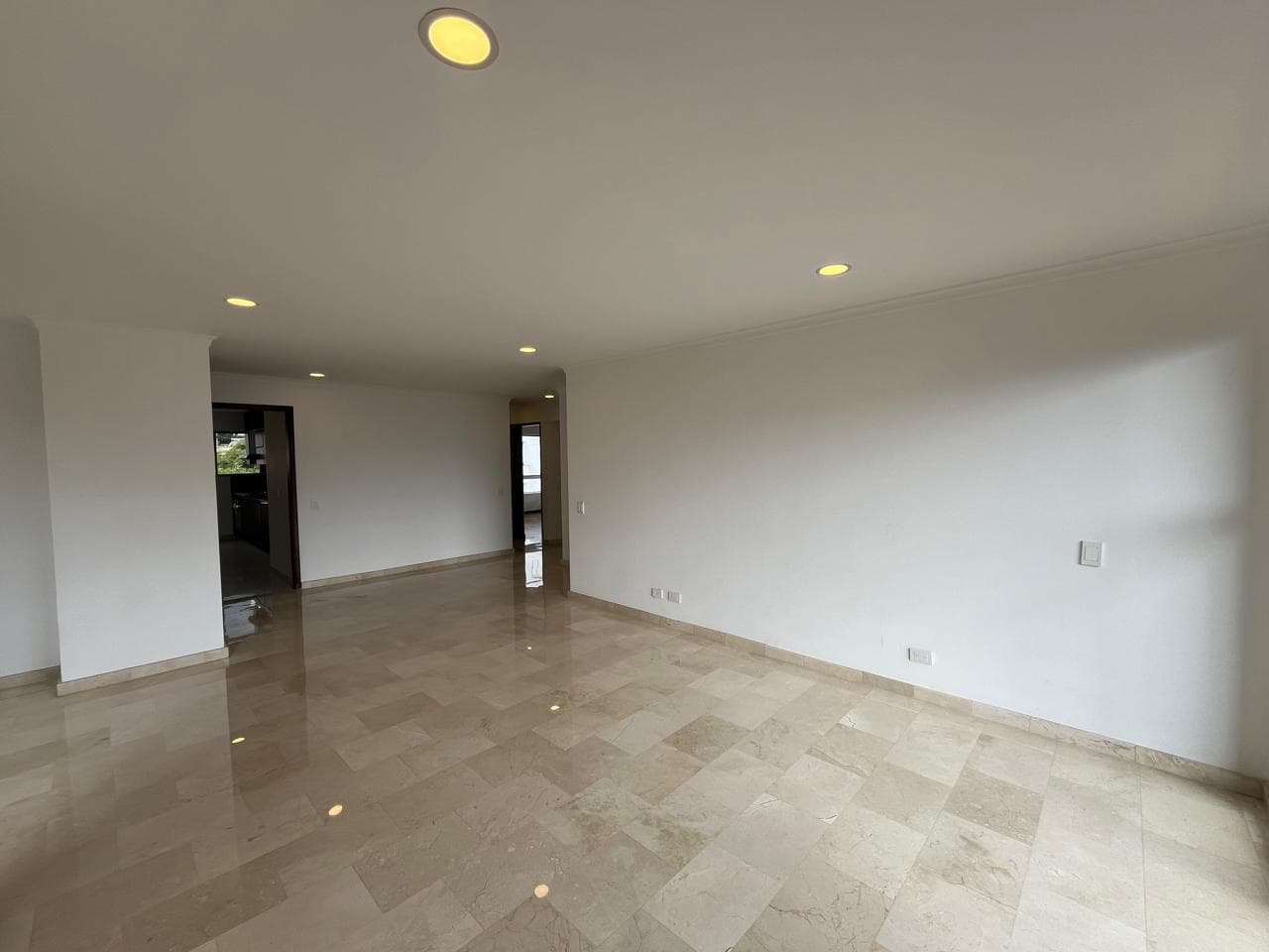 Apartamento en arriendo en El Campestre, Poblado, Medellín — foto 2 de 20