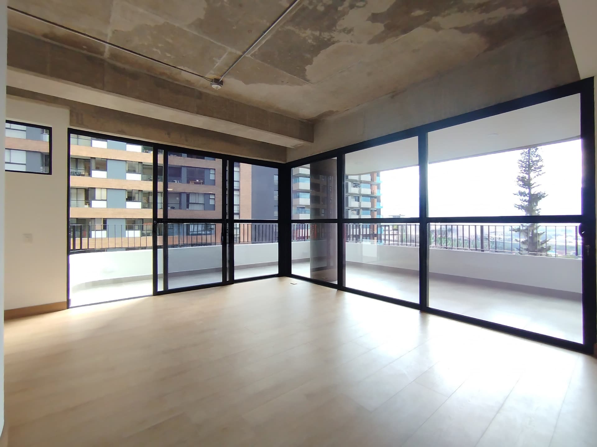 Apartamento en arriendo en Lalinde, Poblado, Medellín — foto 1 de 20