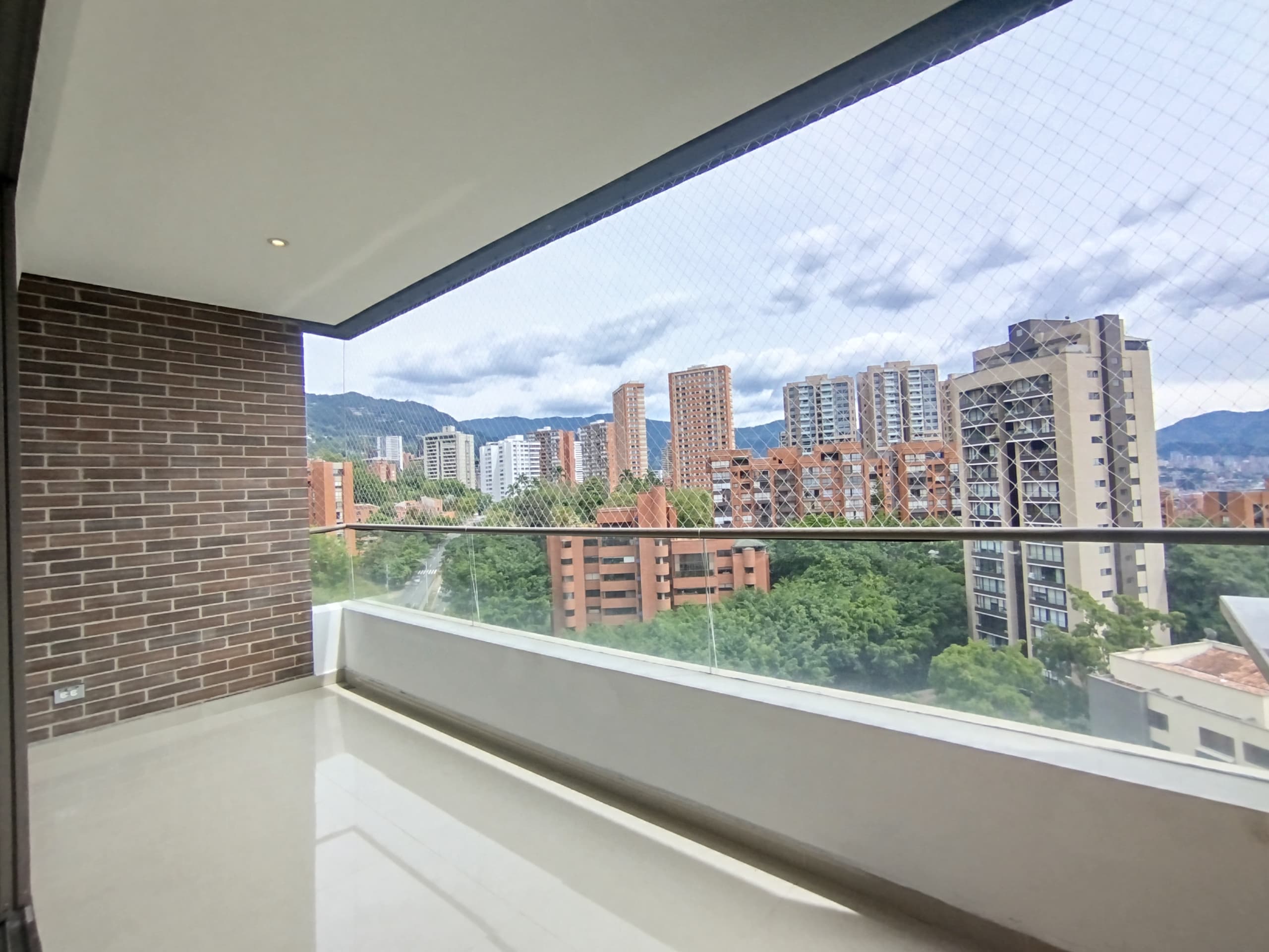 Apartamento en arriendo en Los Balsos, Poblado, Medellín — foto 2 de 20