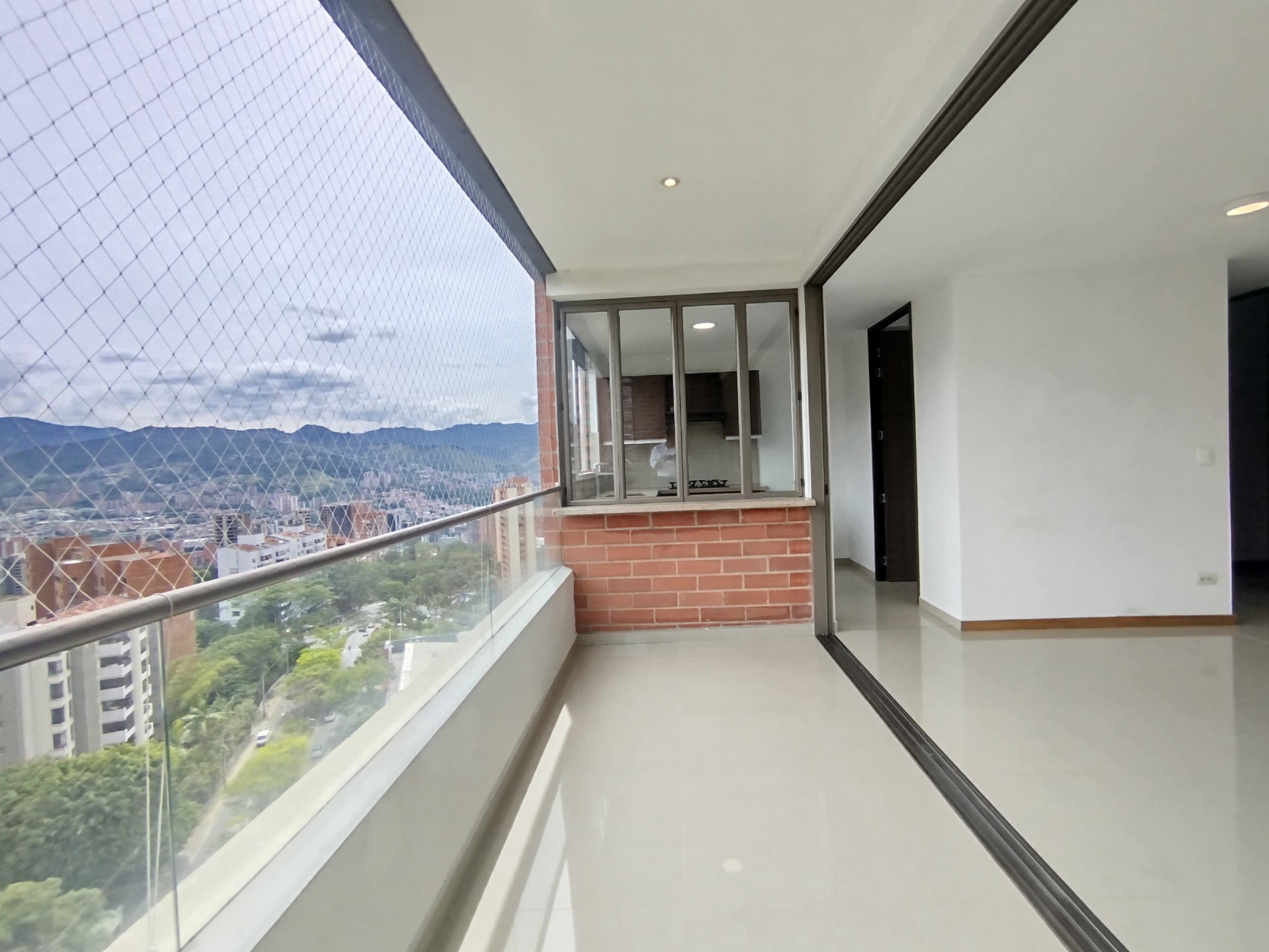Apartamento en arriendo en Los Balsos, Poblado, Medellín — foto 3 de 20