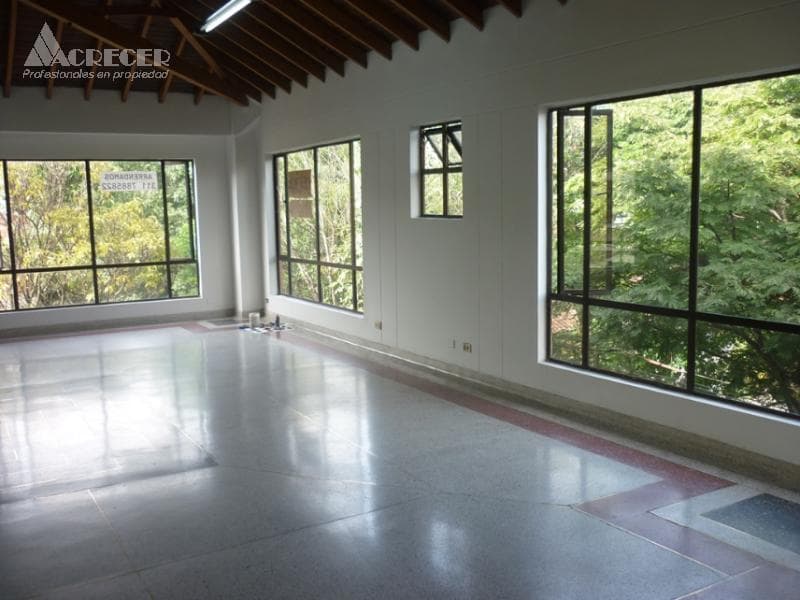 Oficina en arriendo en Suramericana, Laureles, Medellín — foto 2 de 14