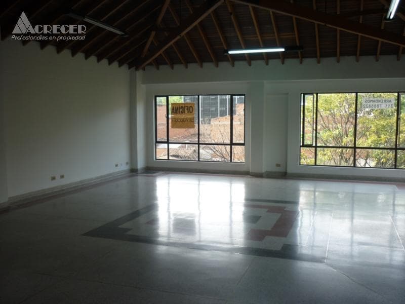 Oficina en arriendo en Suramericana, Laureles, Medellín — foto 3 de 14
