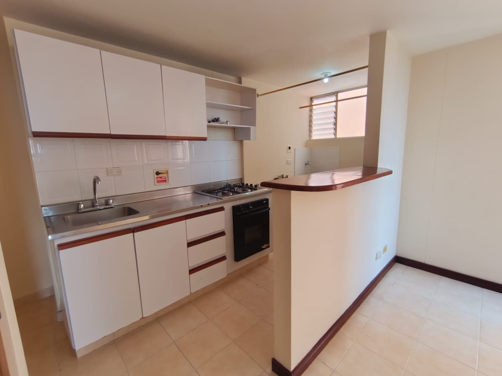 Apartamento en arriendo en Almería, La America, Medellín — foto 1 de 9