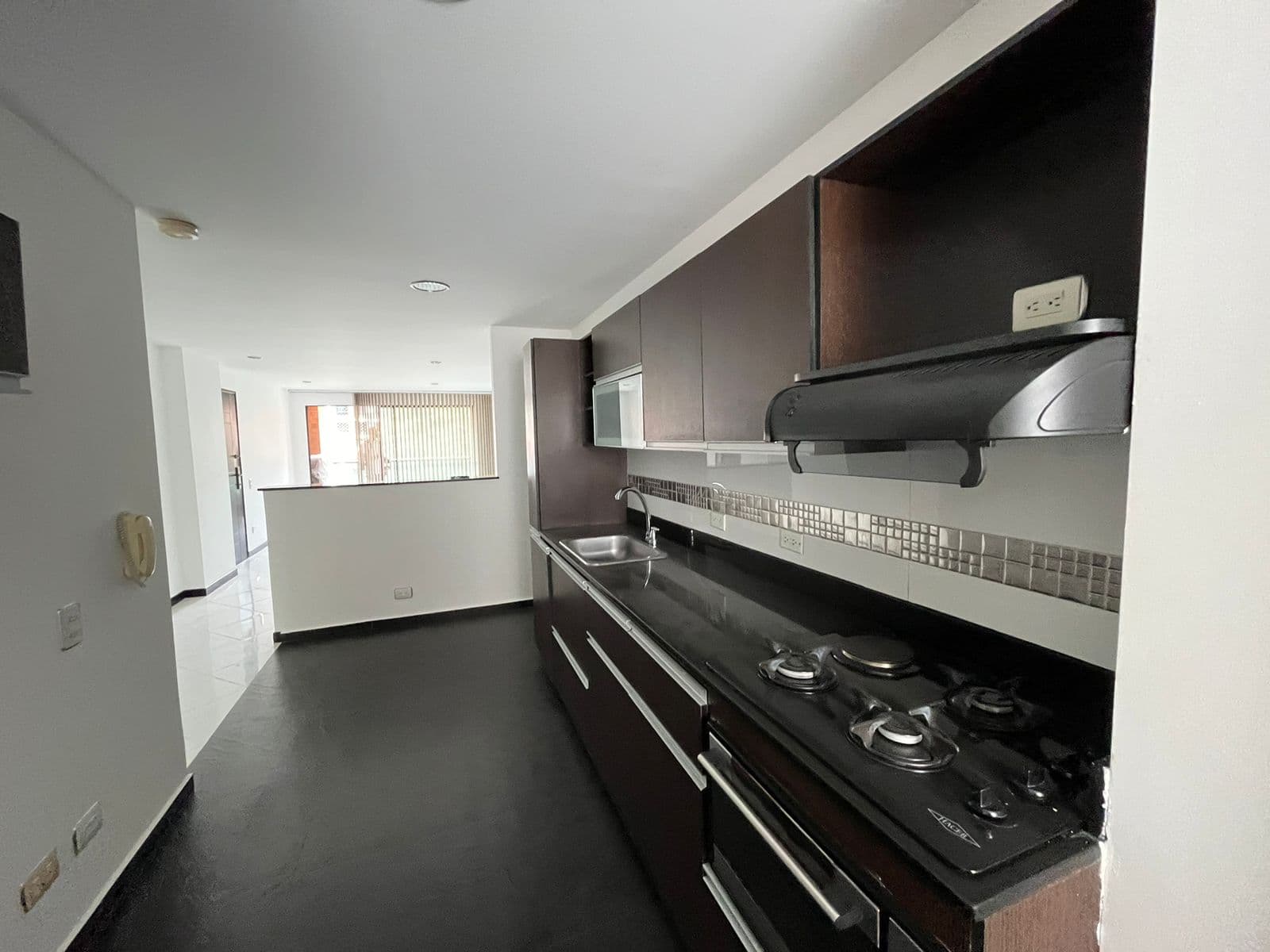 Apartamento en arriendo en El Portal, Envigado — foto 1 de 13