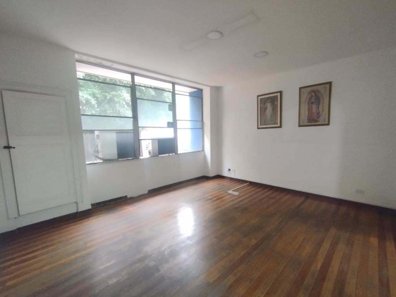 Casa Comercial en arriendo en La Candelaria, Centro, Medellín — foto 1 de 17
