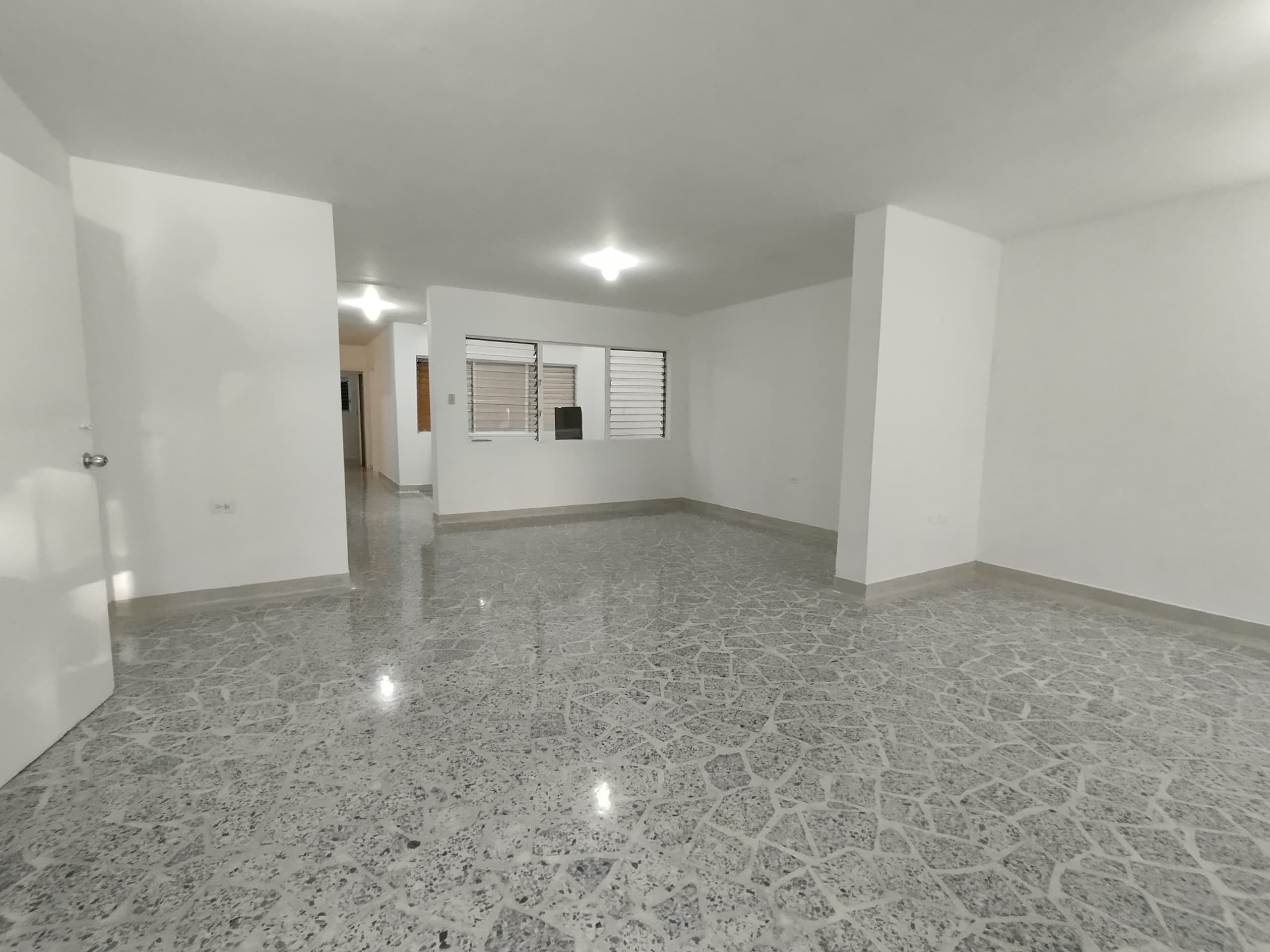 Casa Comercial en arriendo en Lorena, Laureles, Medellín — foto 1 de 20