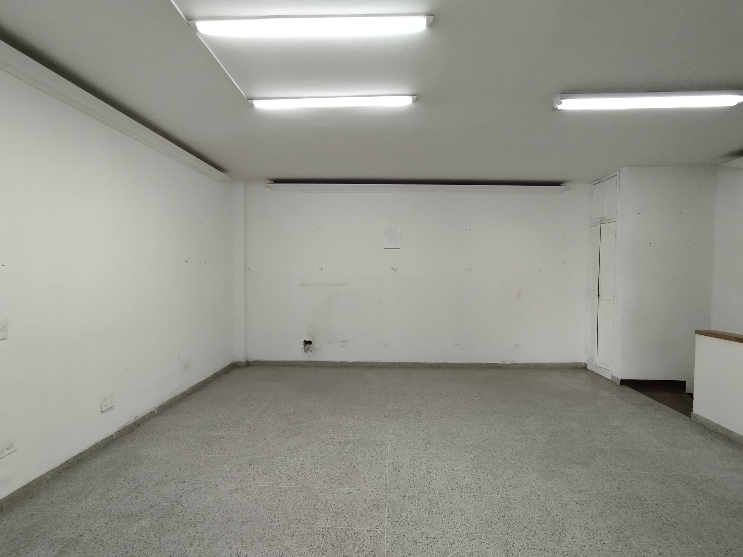 Local en arriendo en Intermedia, Envigado — foto 1 de 11