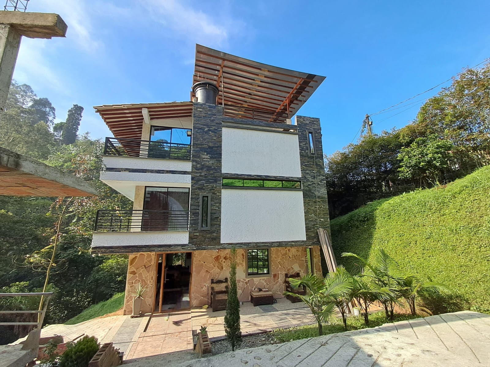 Casa Campestre en arriendo en San Isidro, La Estrella — foto 1 de 20