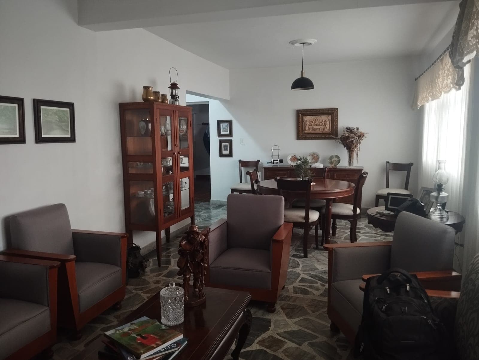 Casa Comercial en arriendo en Laureles, Medellín — foto 1 de 20