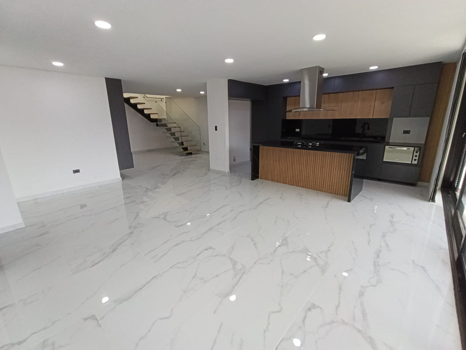 Apartamento en arriendo en Laureles, Medellín — foto 1 de 20