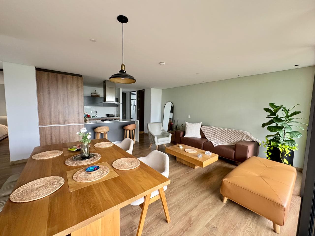 Apartamento en arriendo en Altos del Poblado Cola del Zorro, Medellín — foto 1 de 18